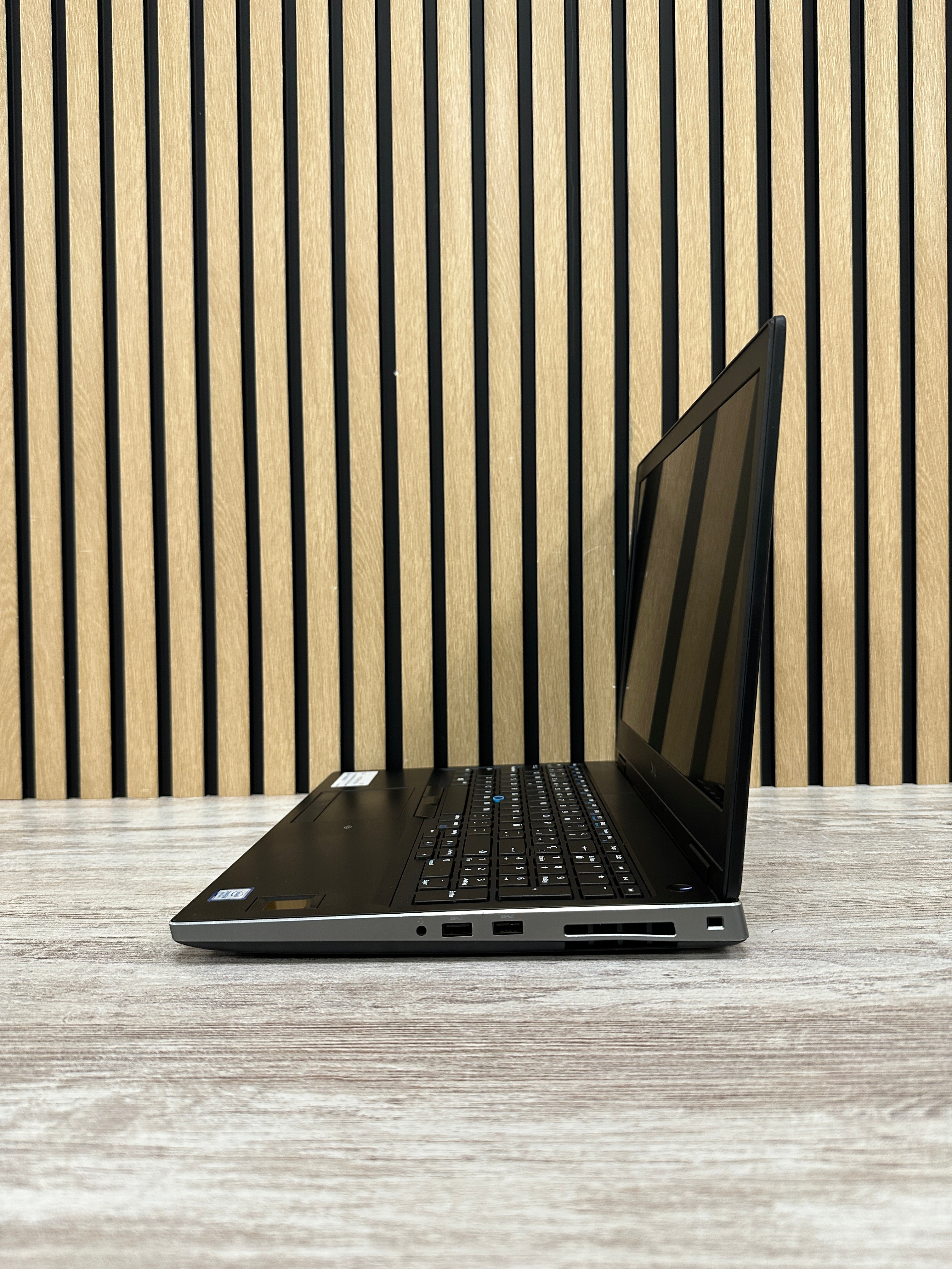 Dell Precision 7530 i9 32gb 256gb SSD - Moyacell