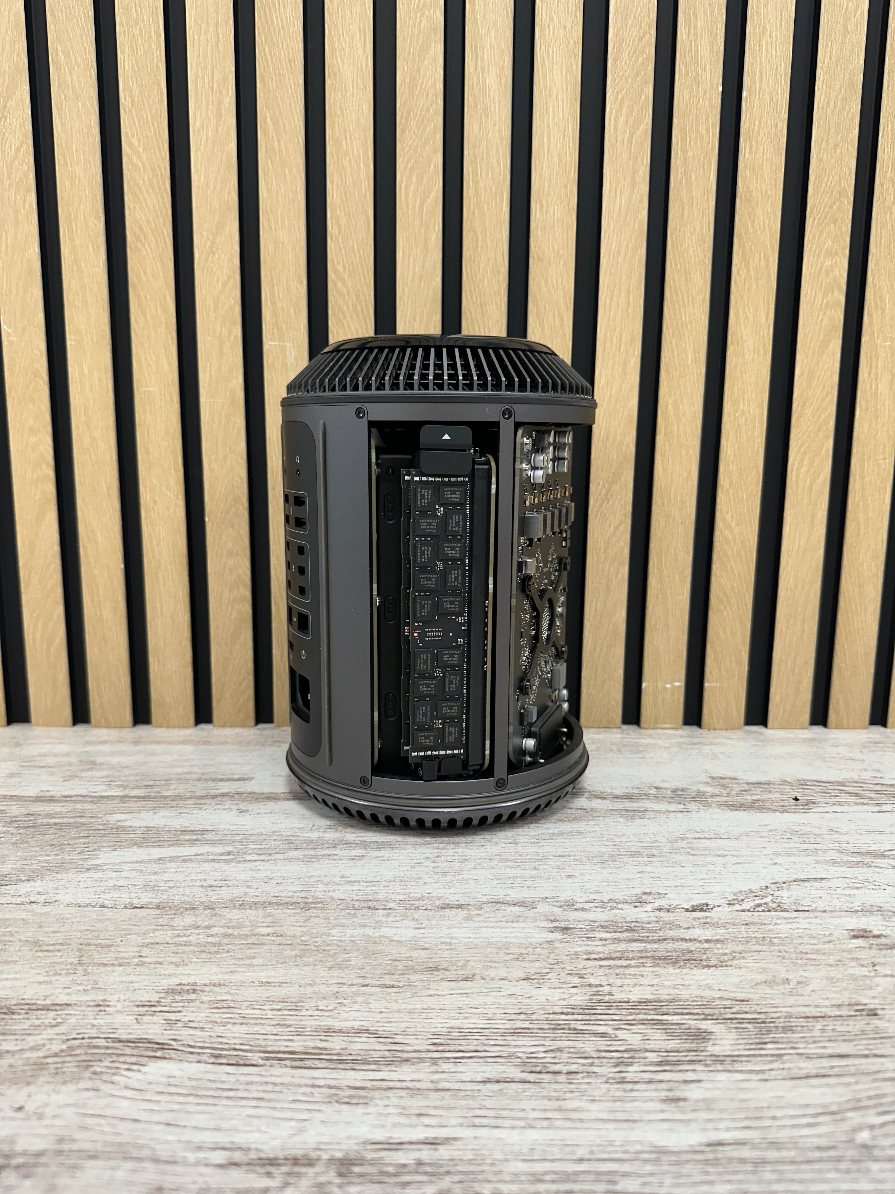 Mac Pro 2013 D700 XEON E5 64gb 500gb SSD