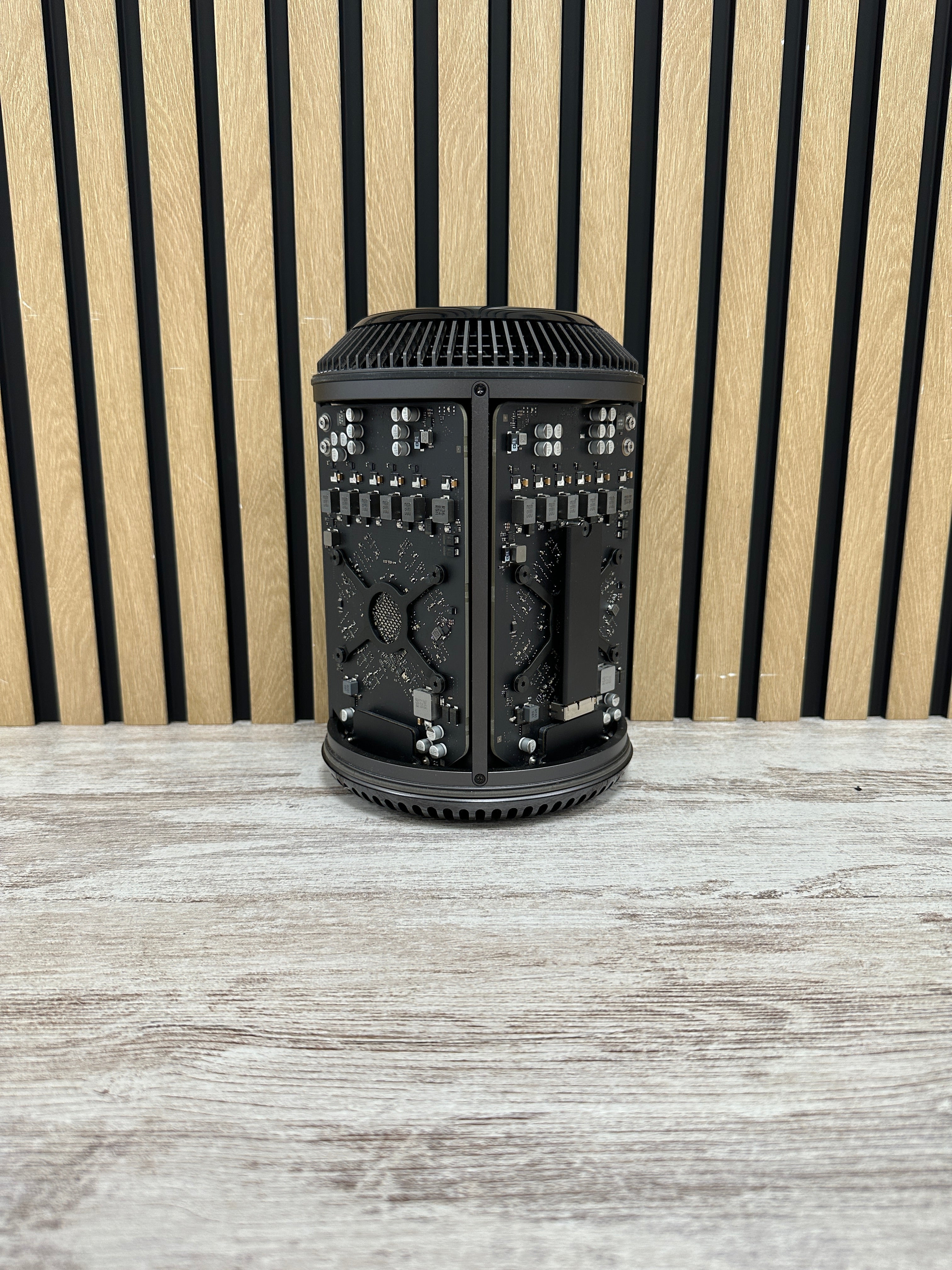 Mac Pro 2013 D700 XEON E5 64gb 500gb SSD
