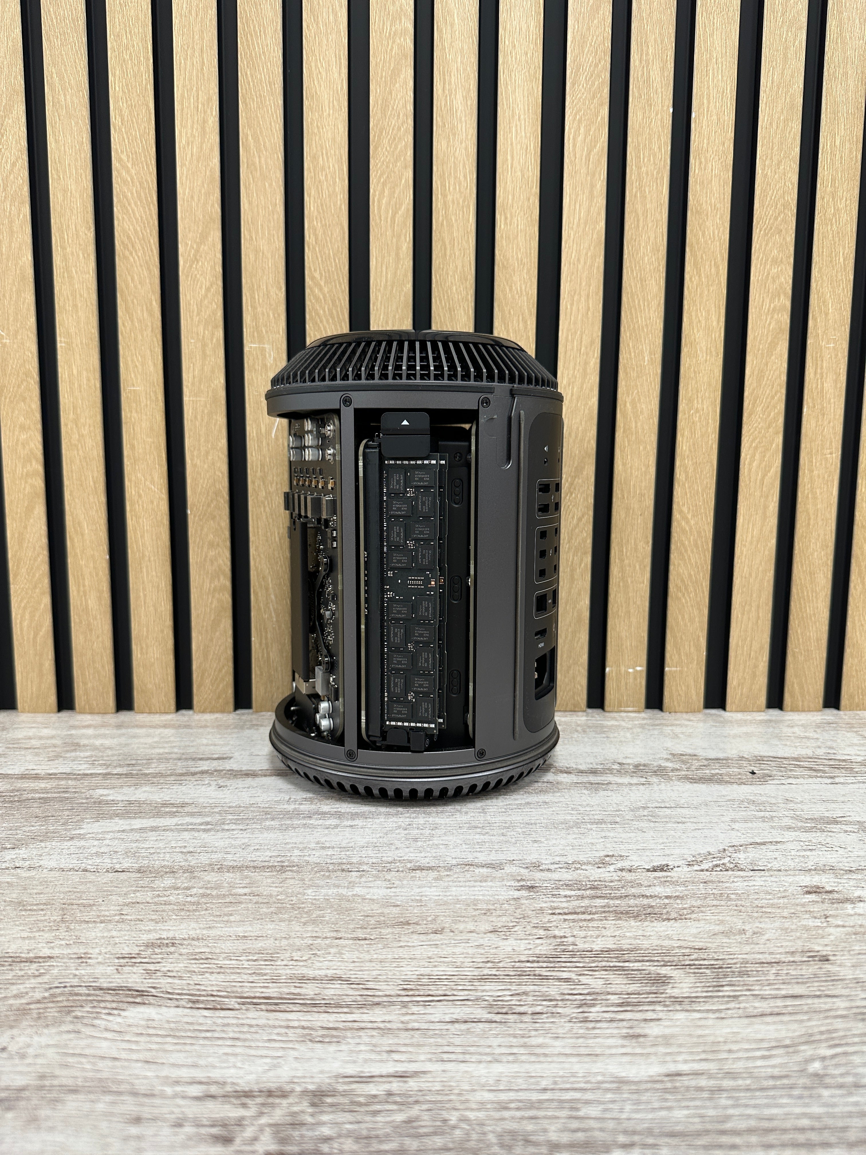 Mac Pro 2013 D700 XEON E5 64gb 500gb SSD