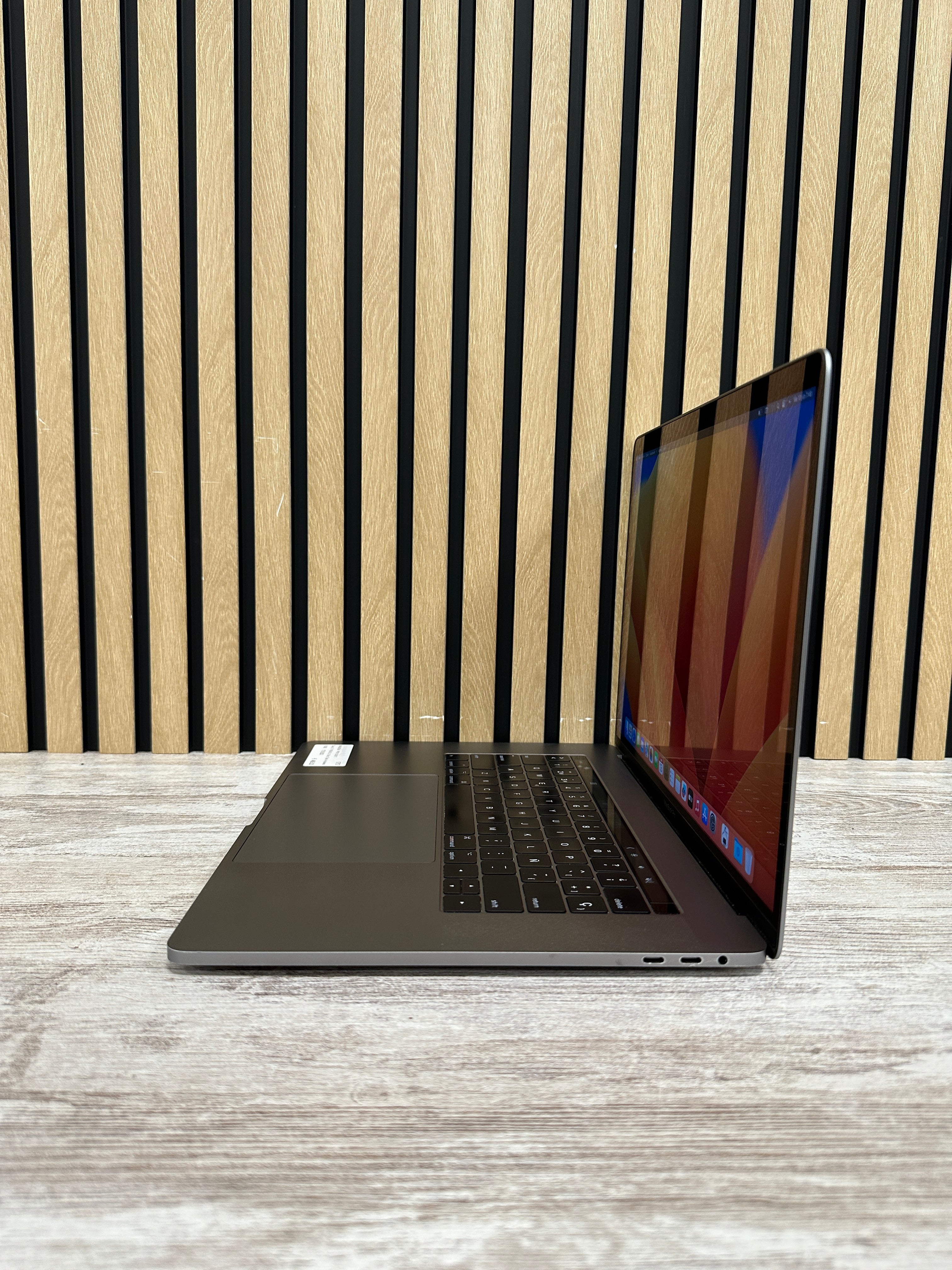 MacBook Pro 15" 2017 i7 16gb 1tb SSD