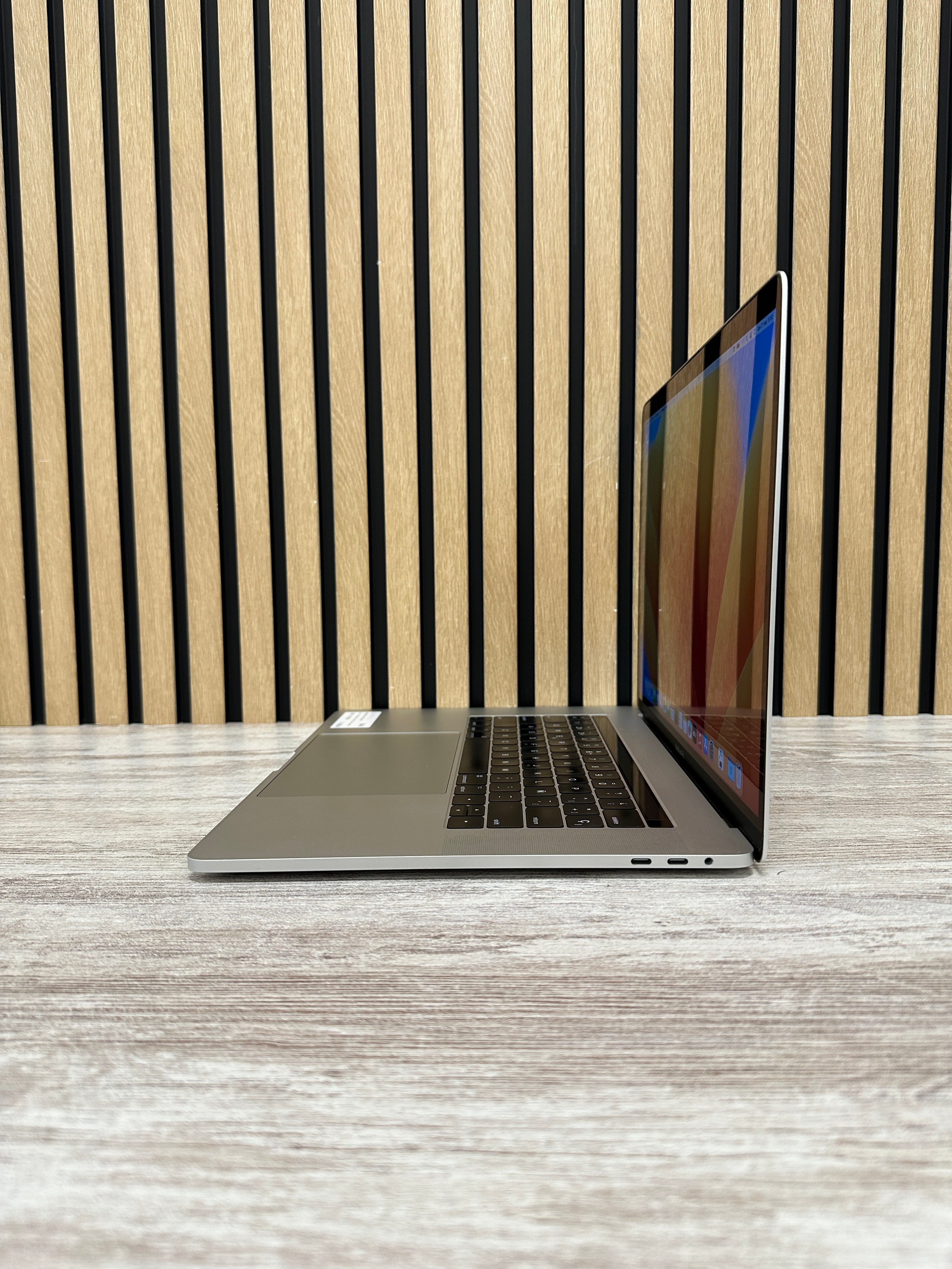 MacBook Pro 15" 2017 i7 16gb 2tb SSD - Moyacell