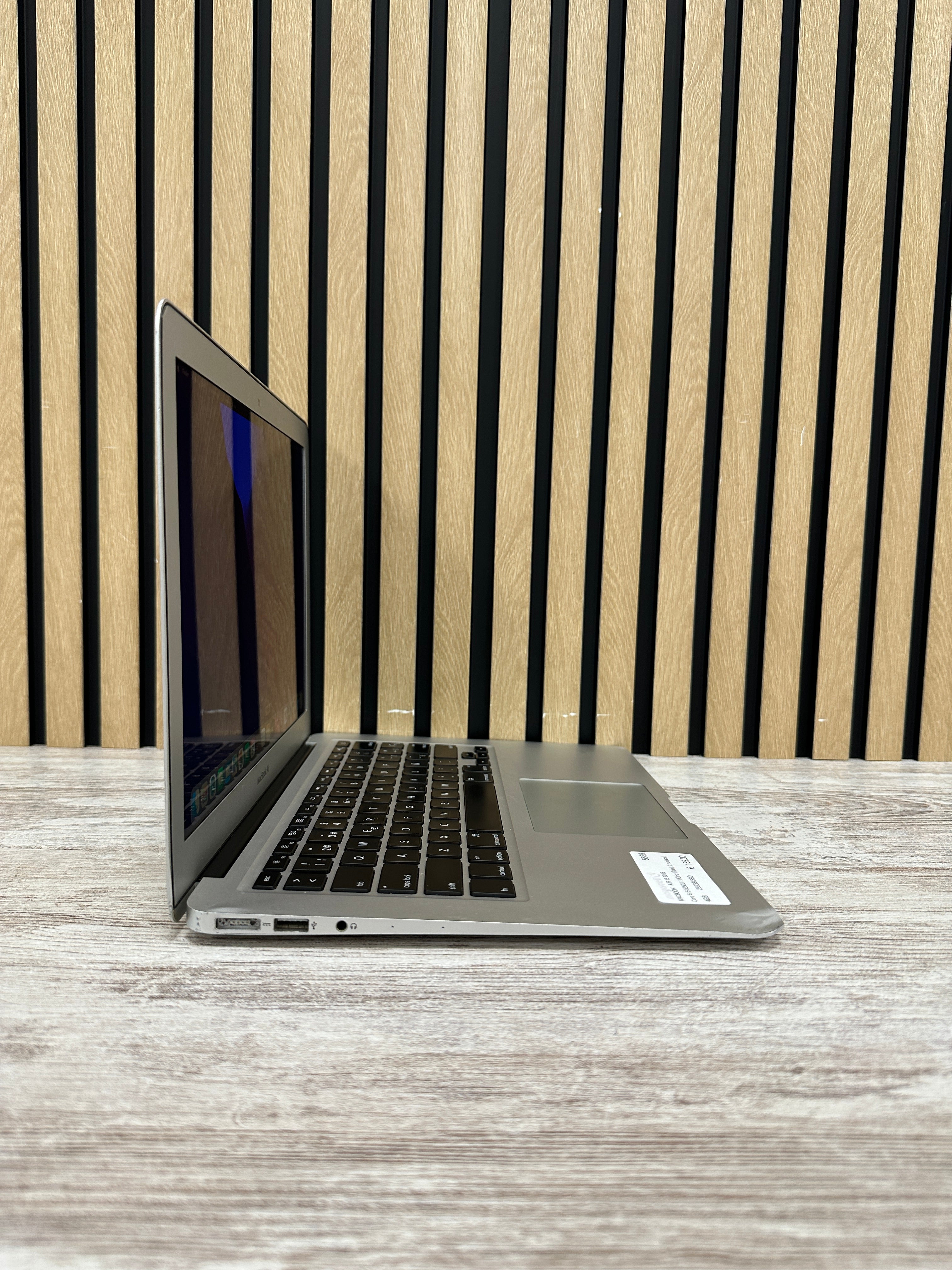 MacBook Air 13" 2015 i5 4gb 256gb SSD