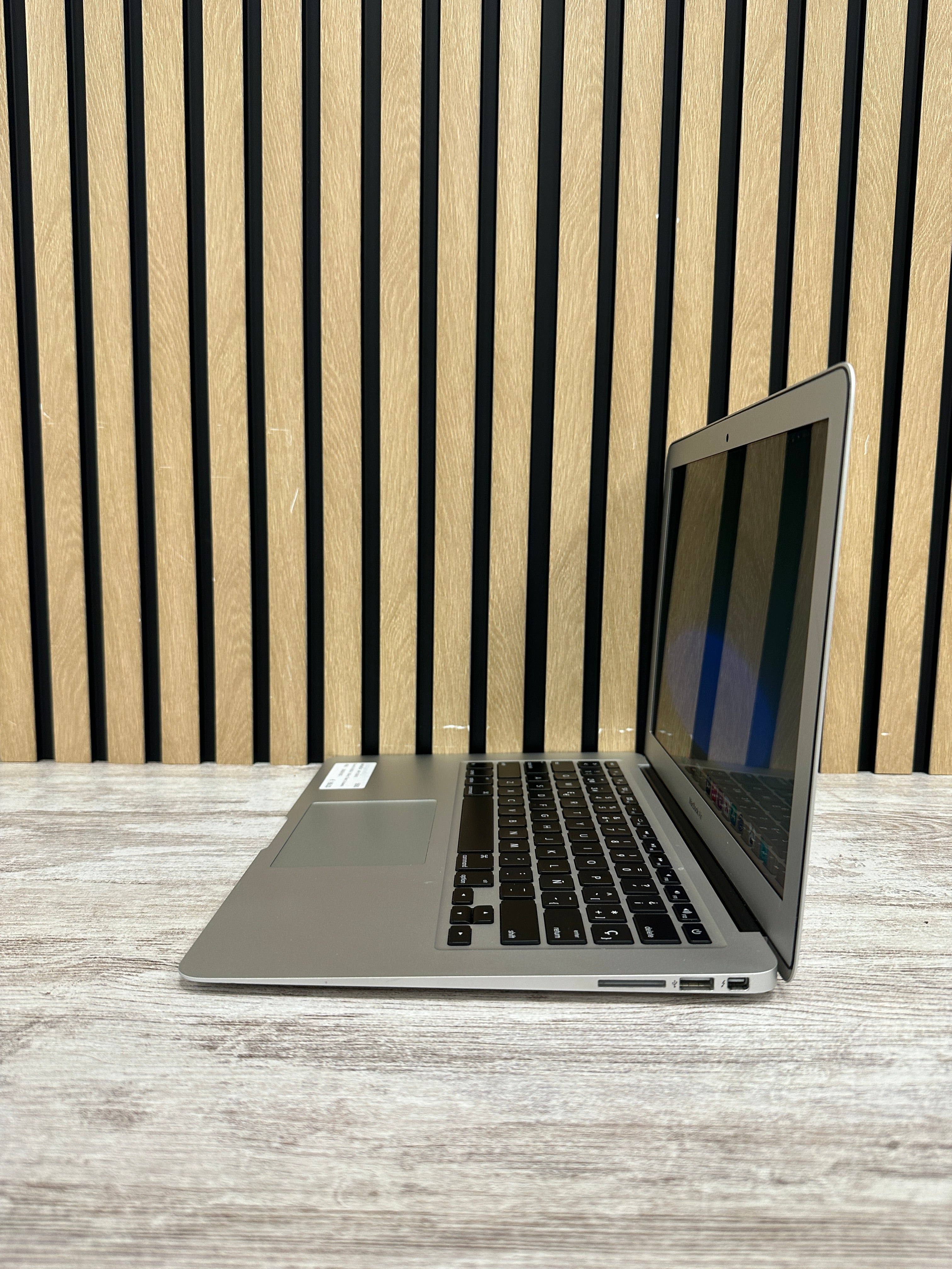 MacBook Air 13" 2015 i5 4gb 256gb SSD