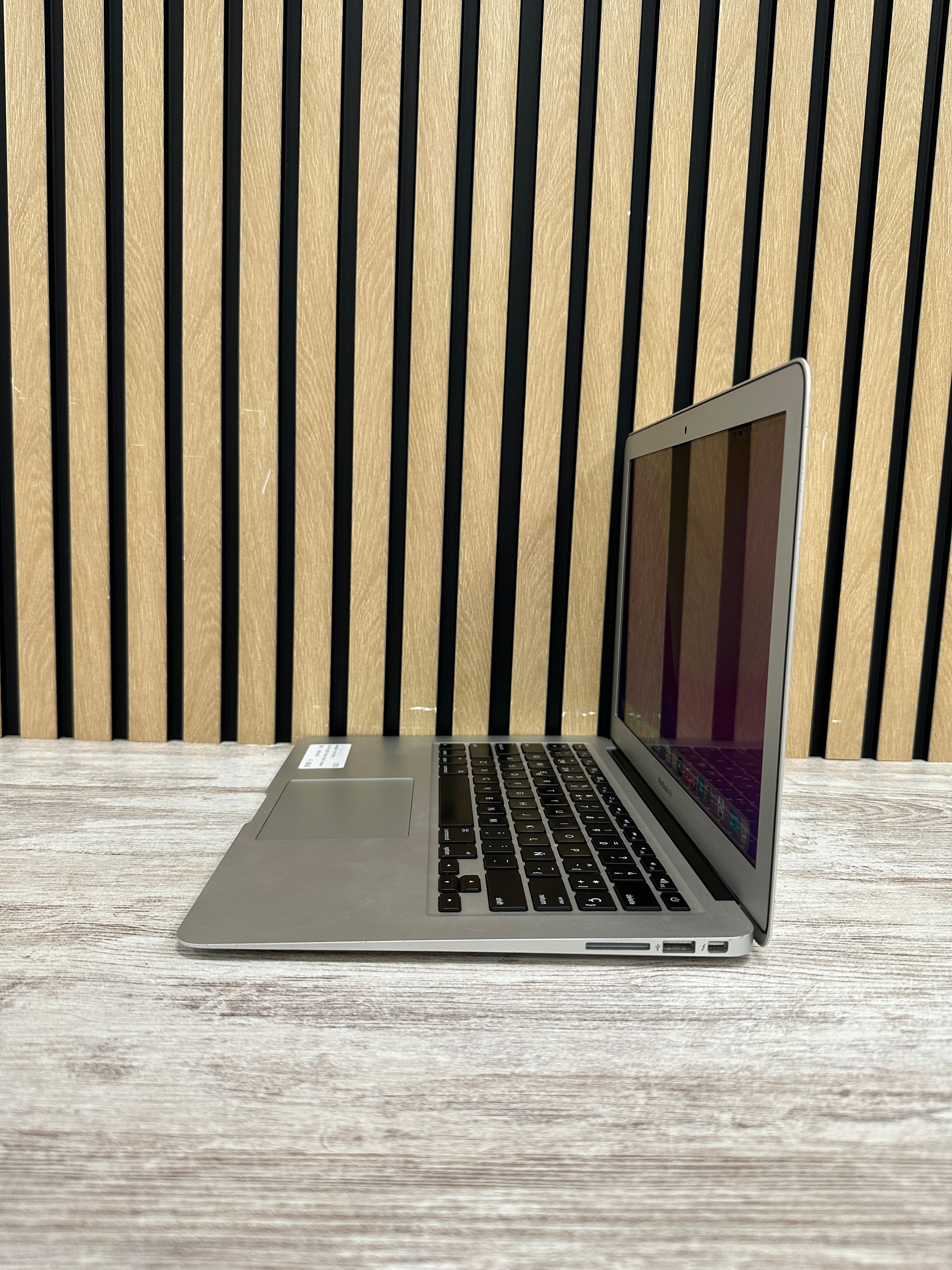 MacBook Air 13" 2015 i5 8gb 256gb SSD