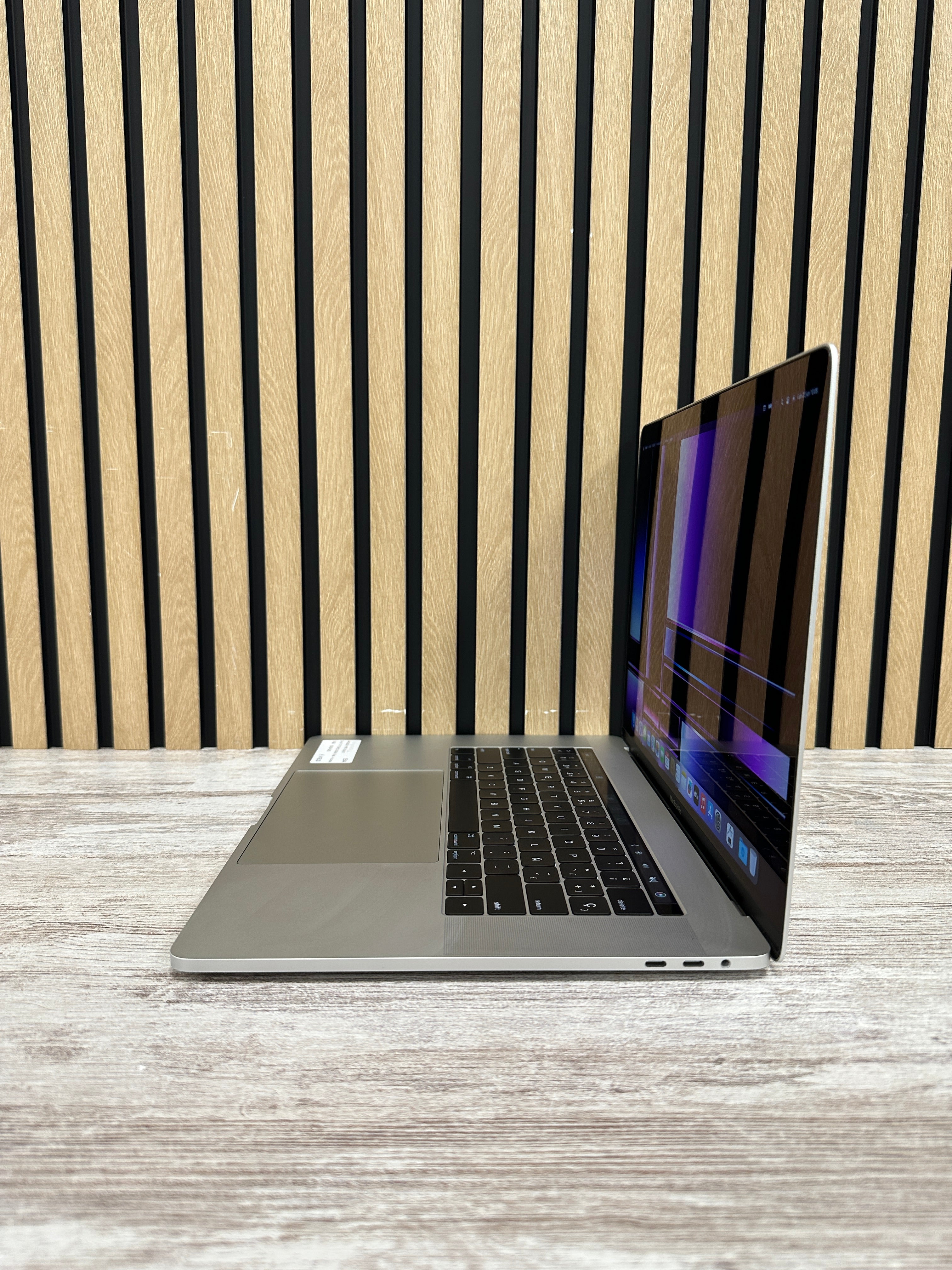 MacBook Pro 15" 2017 i7 16gb 500gb SSD