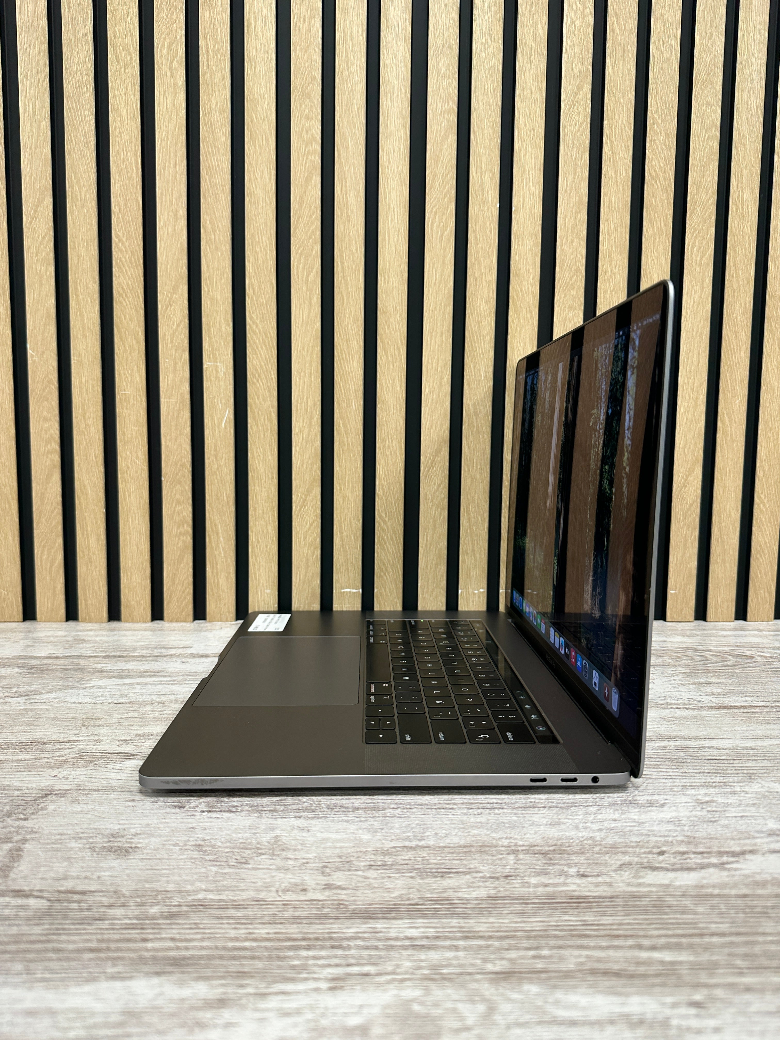 MacBook Pro 15" 2018 i7 16gb 500gb SSD