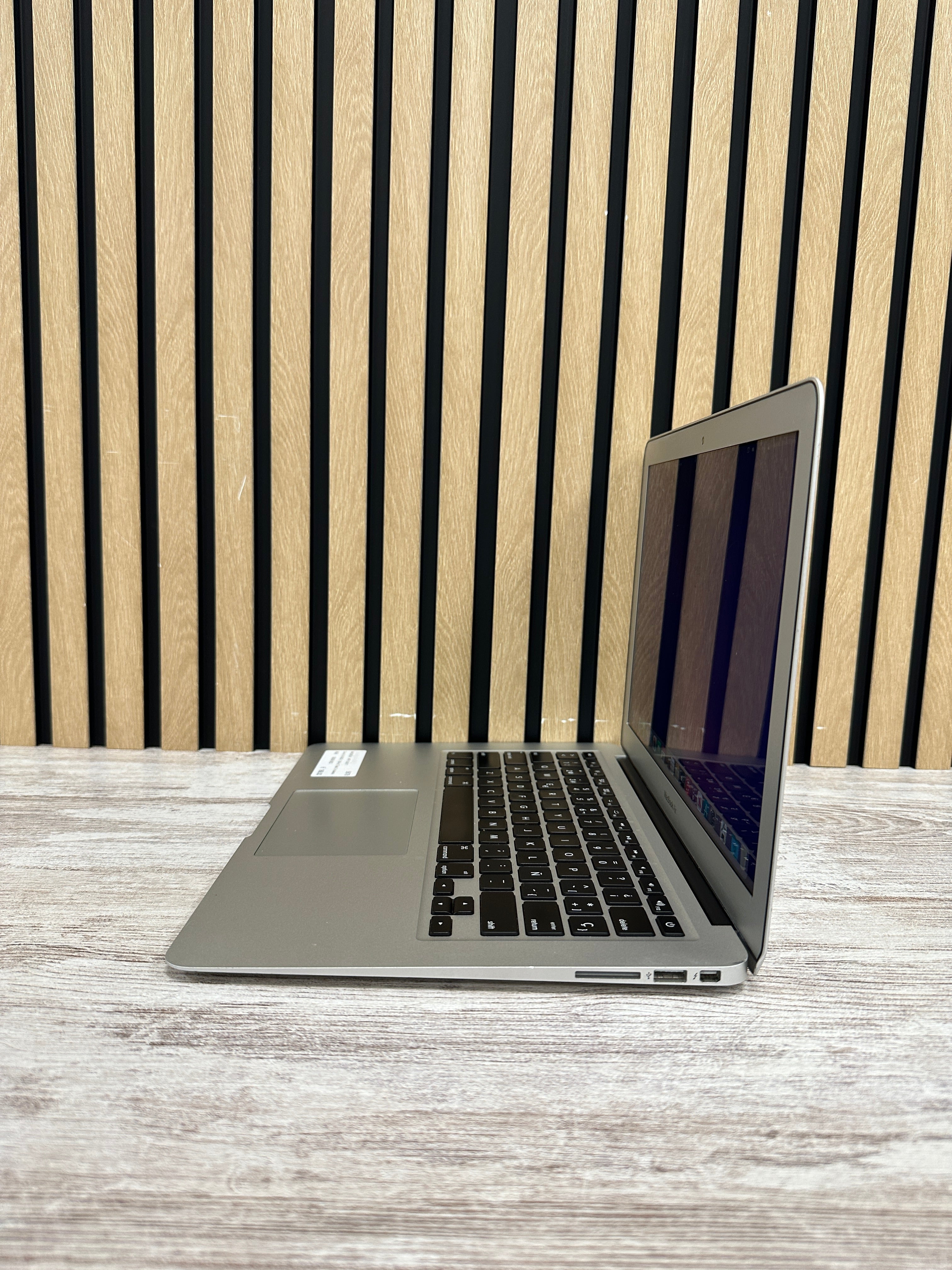 MacBook Air 13" 2017 i5 8gb 128gb SSD