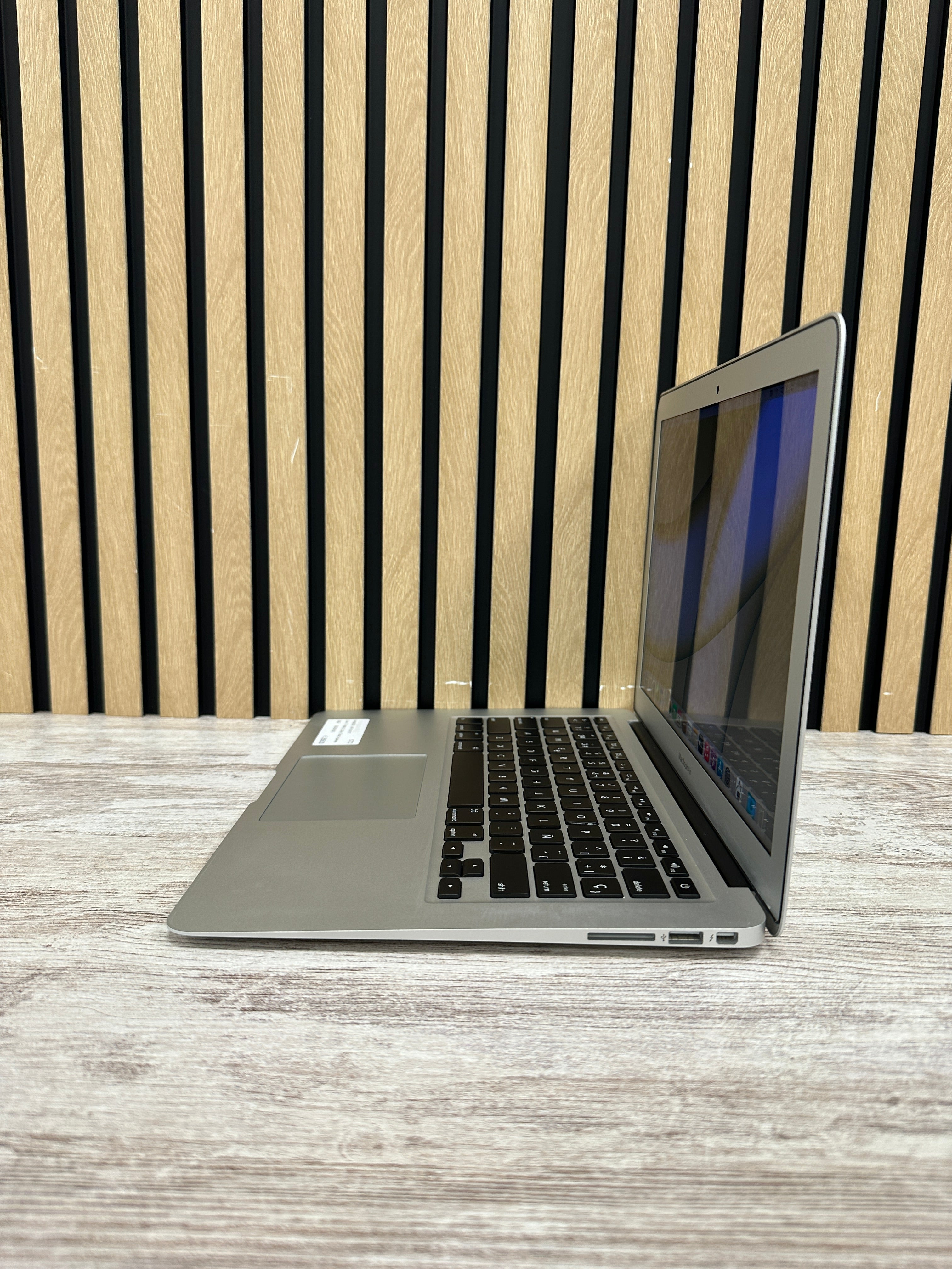 MacBook Air 13" 2017 i7 8gb 500gb SSD