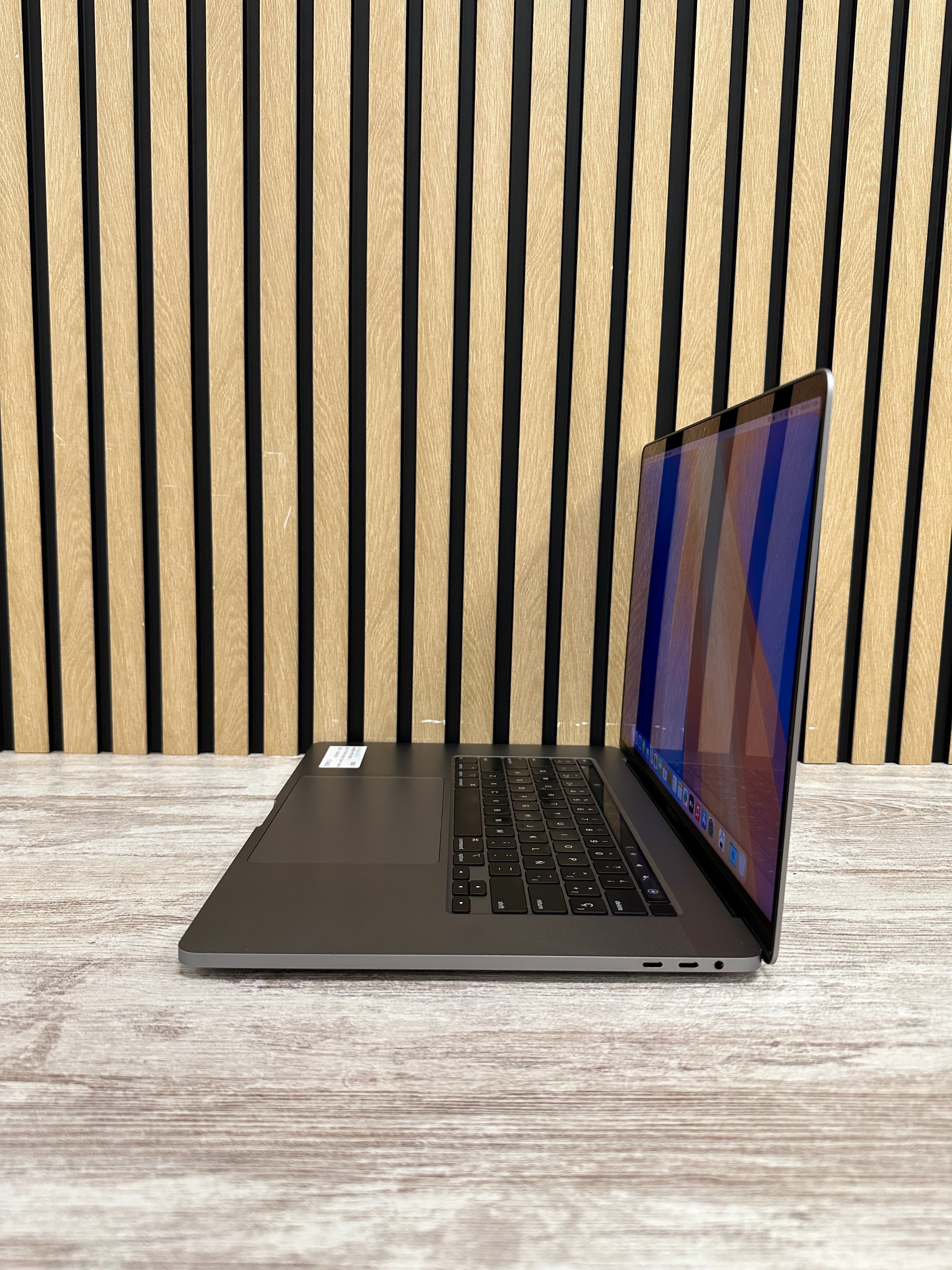 MacBook Pro 16" 2019 i7 16gb 500gb SSD