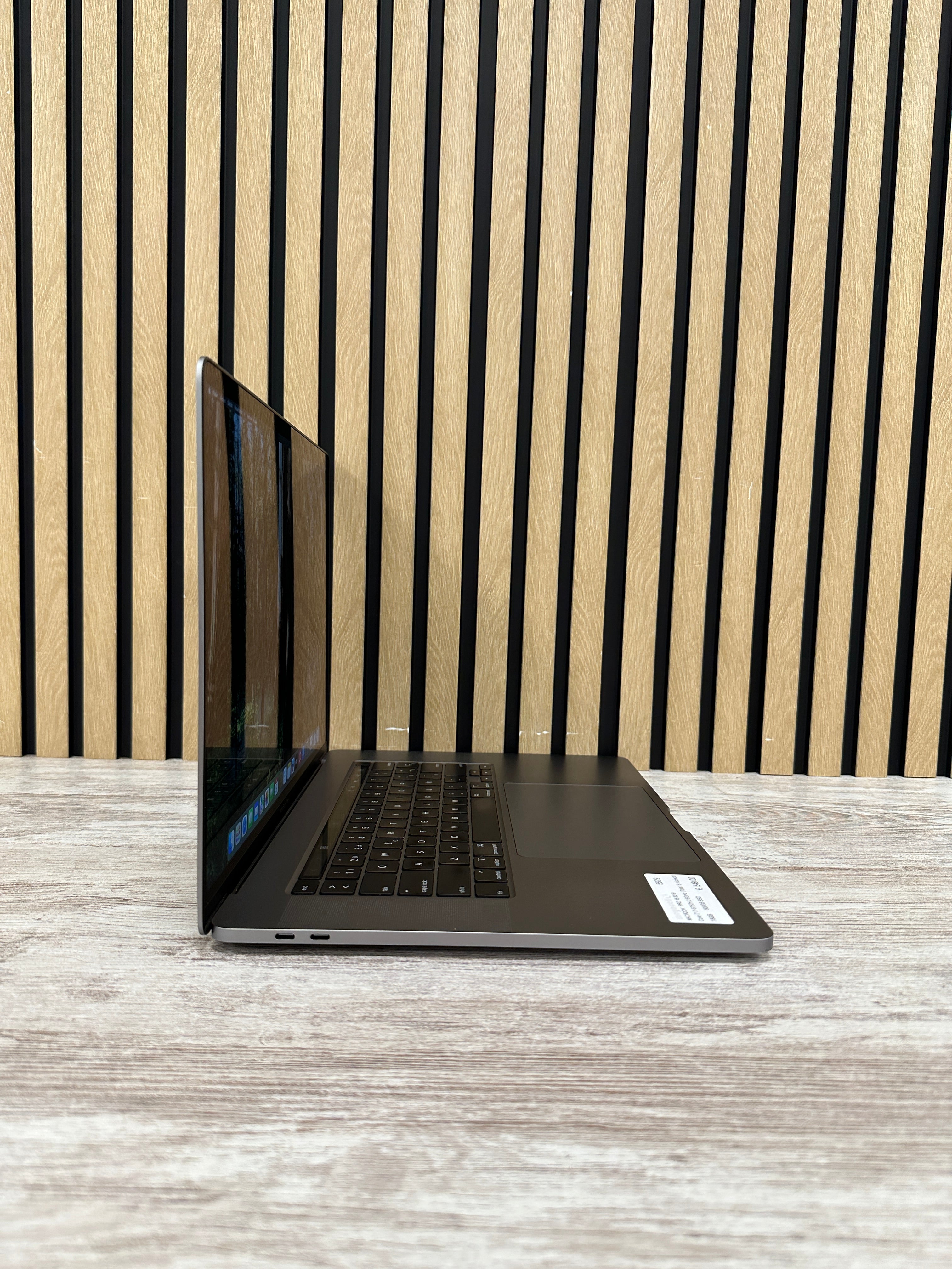 MacBook Pro 16" 2019 i7 16gb 500gb SSD