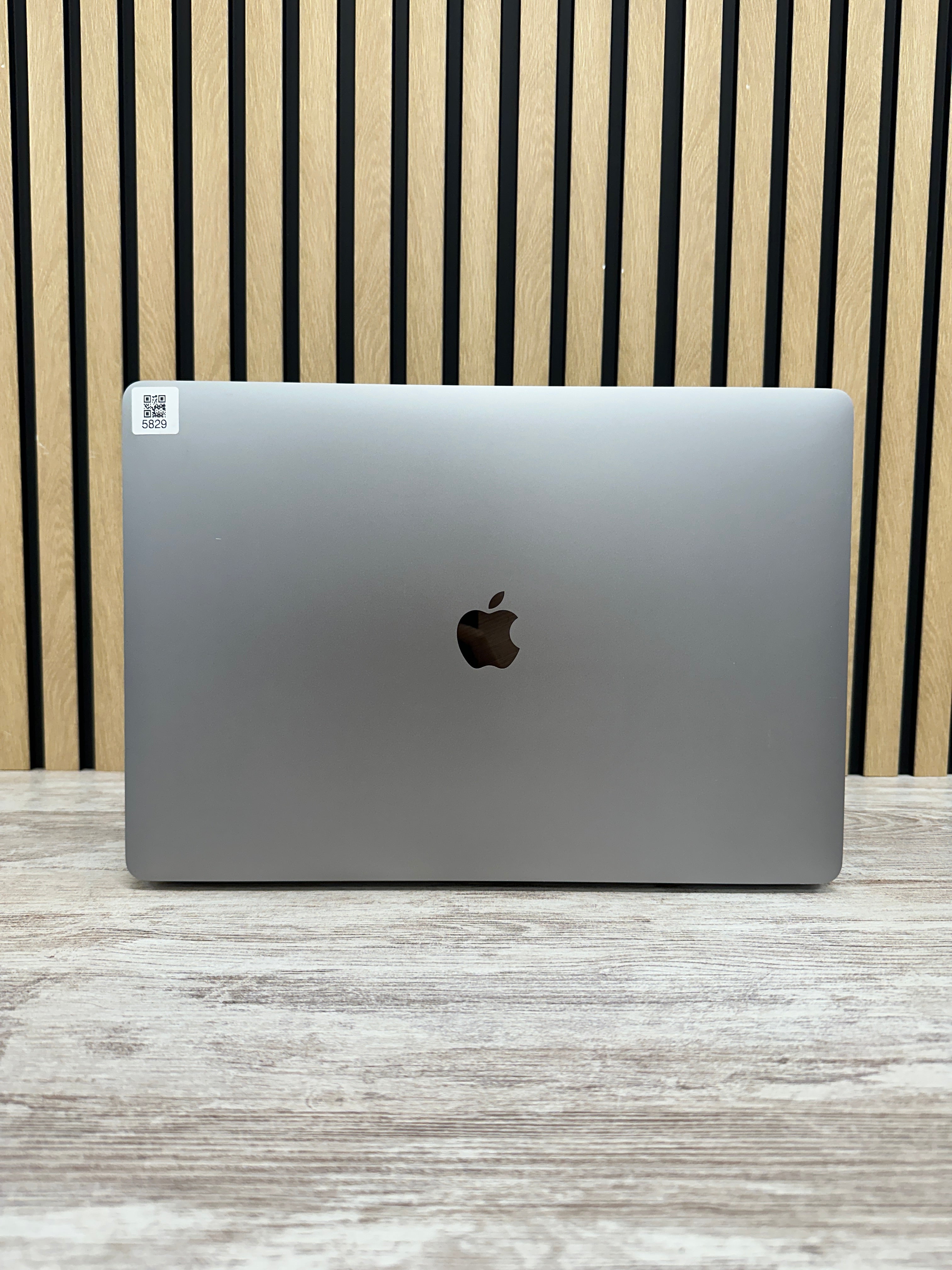 MacBook Pro 16" 2019 i7 16gb 500gb SSD