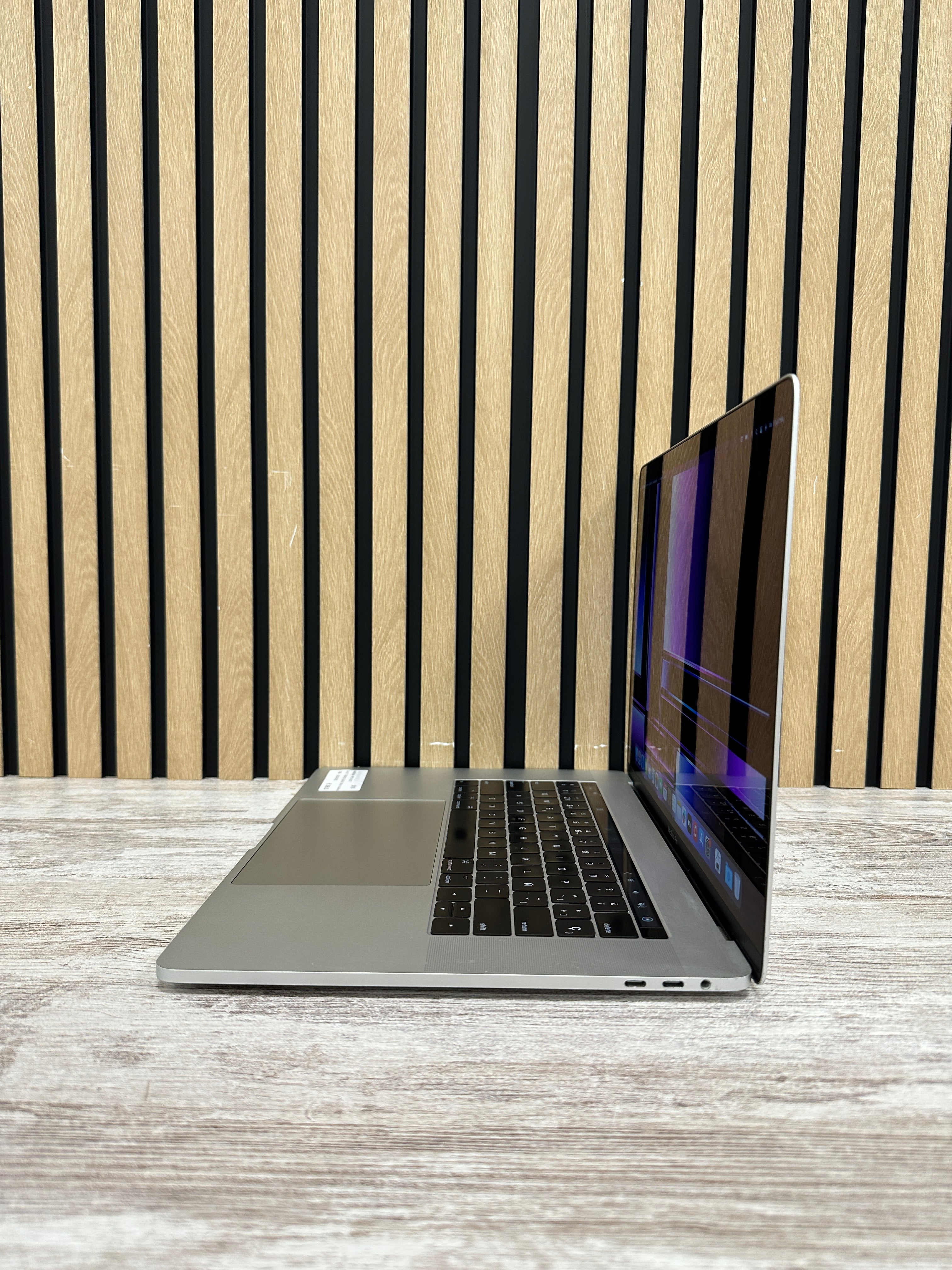 MacBook Pro 15" 2017 i7 16gb 500gb SSD