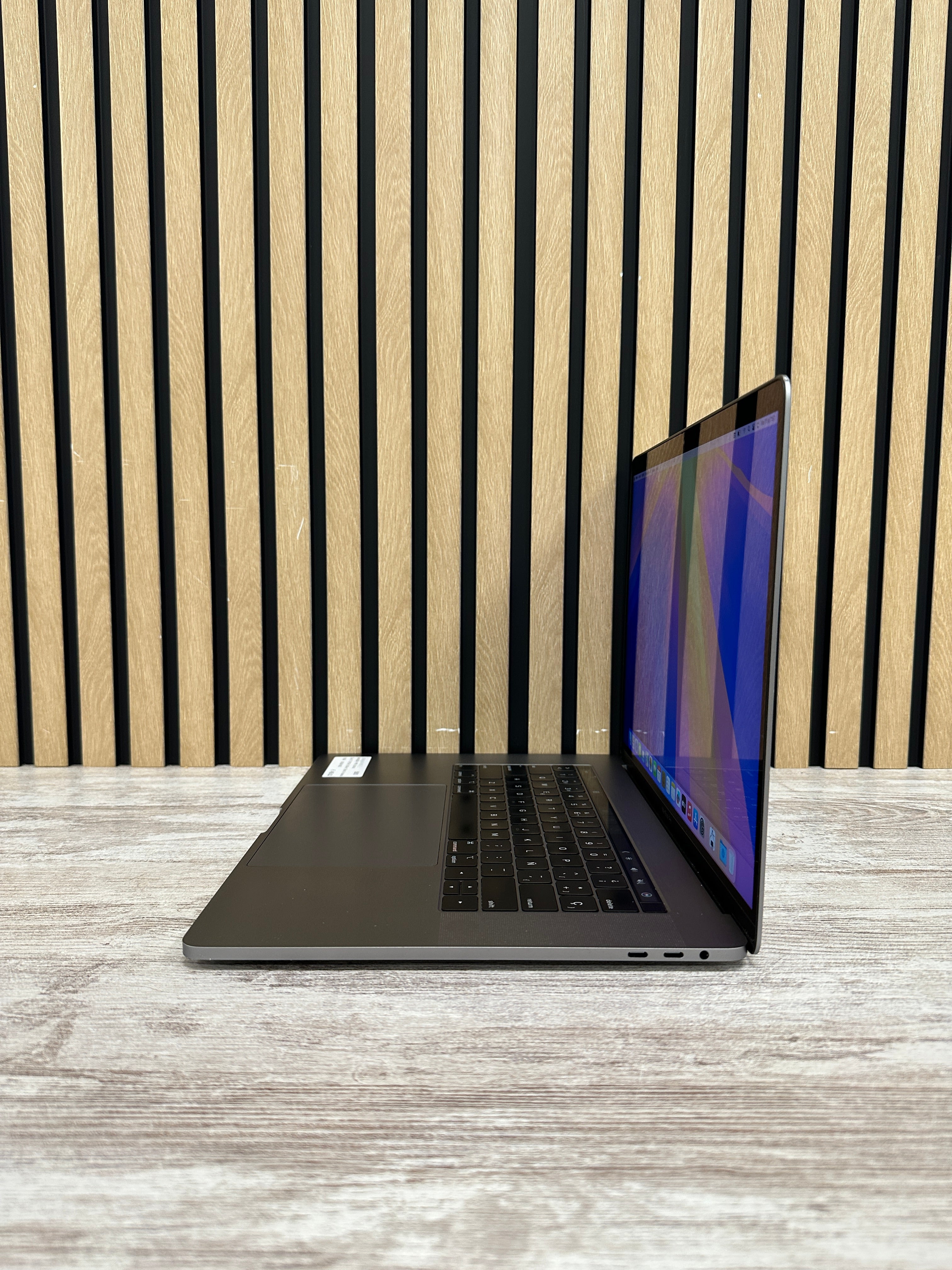 MacBook Pro 15" 2019 i7 16gb 500gb SSD