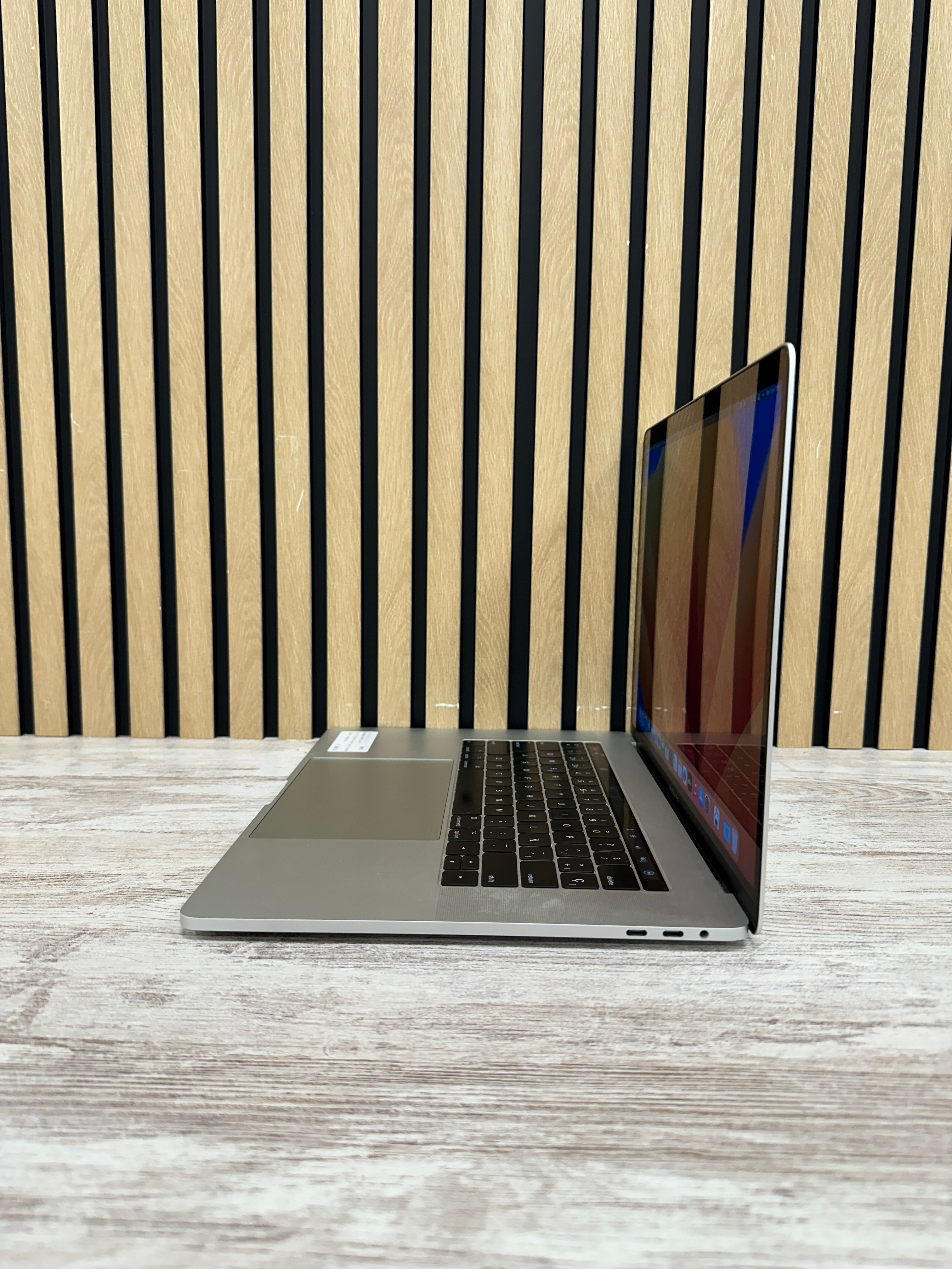 MacBook Pro 15" 2017 i7 16gb 500gb SSD