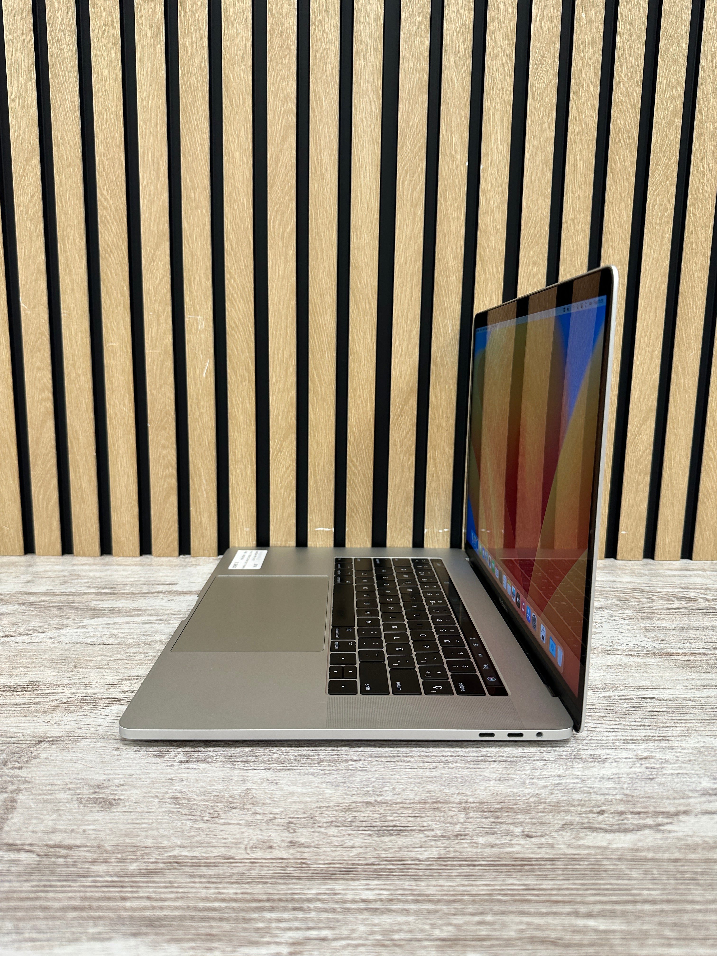 MacBook Pro 15" 2017 i7 16gb 500gb SSD