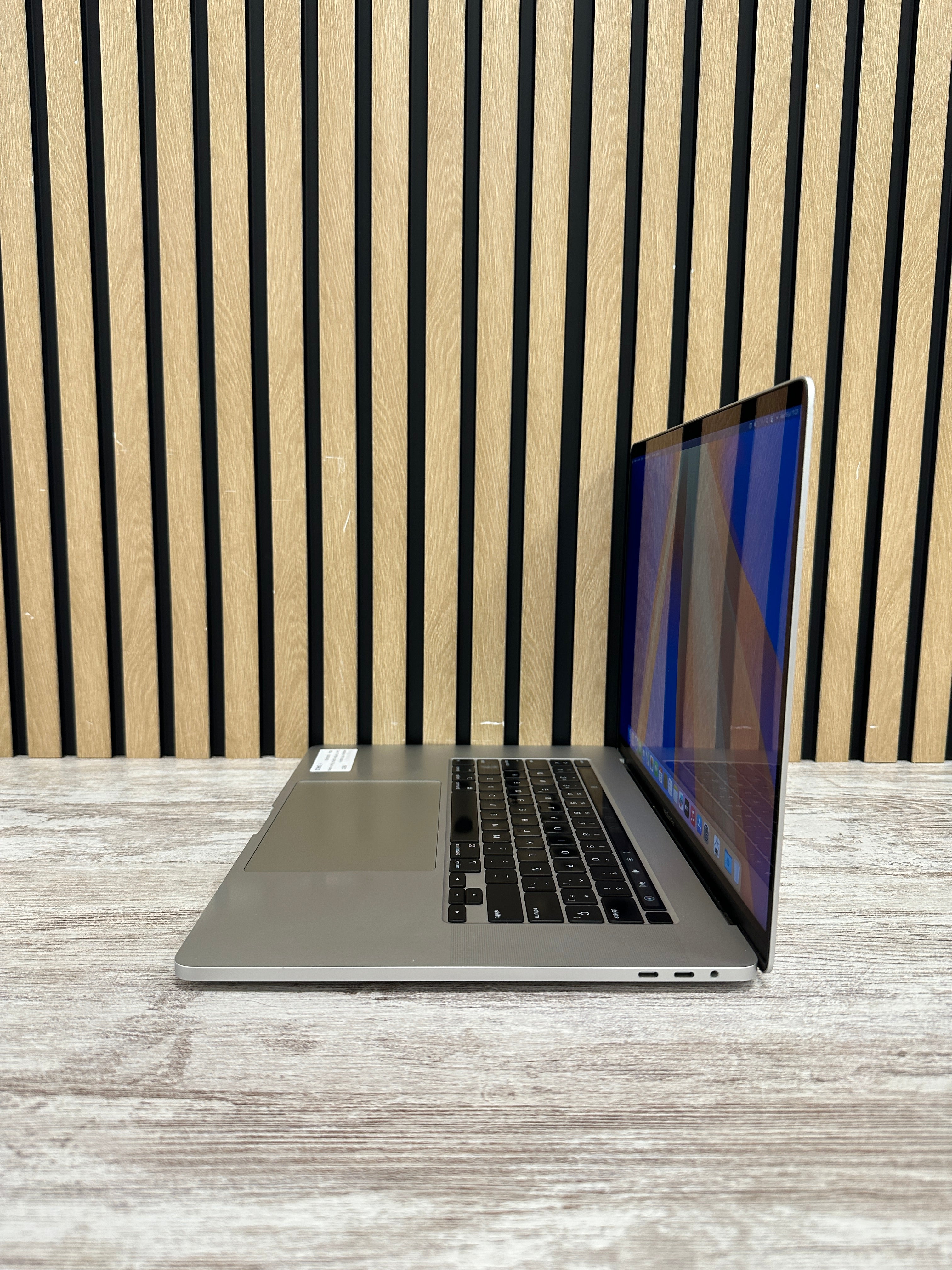 MacBook Pro 16" 2019 i7 16gb 500gb SSD