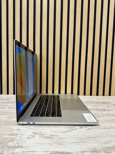 MacBook Pro 15" 2017 i7 16gb 500gb SSD