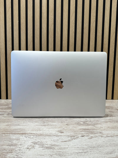 MacBook Pro 15" 2017 i7 16gb 500gb SSD