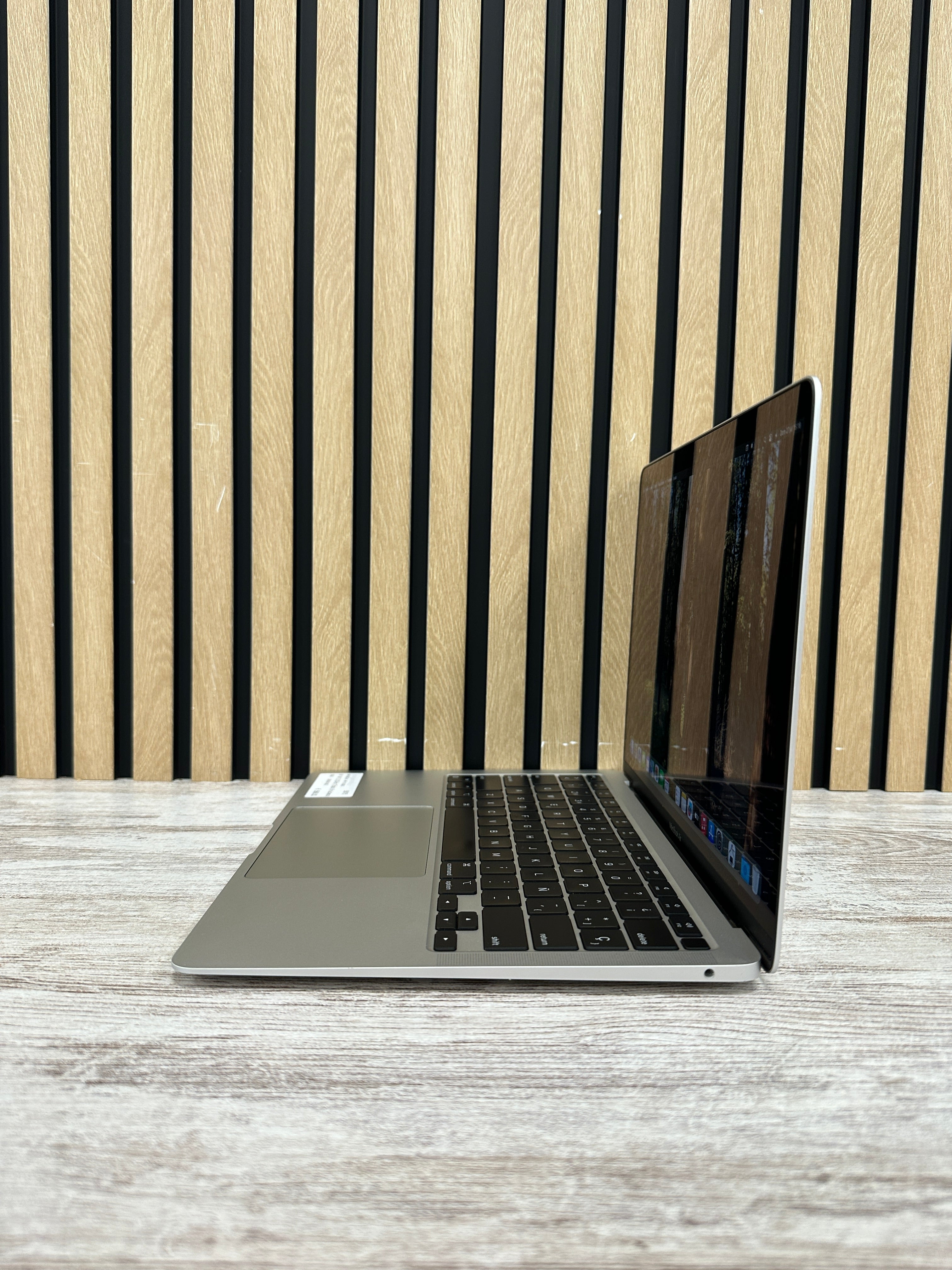 MacBook Air 13" 2020 M1 8gb 256gb SSD