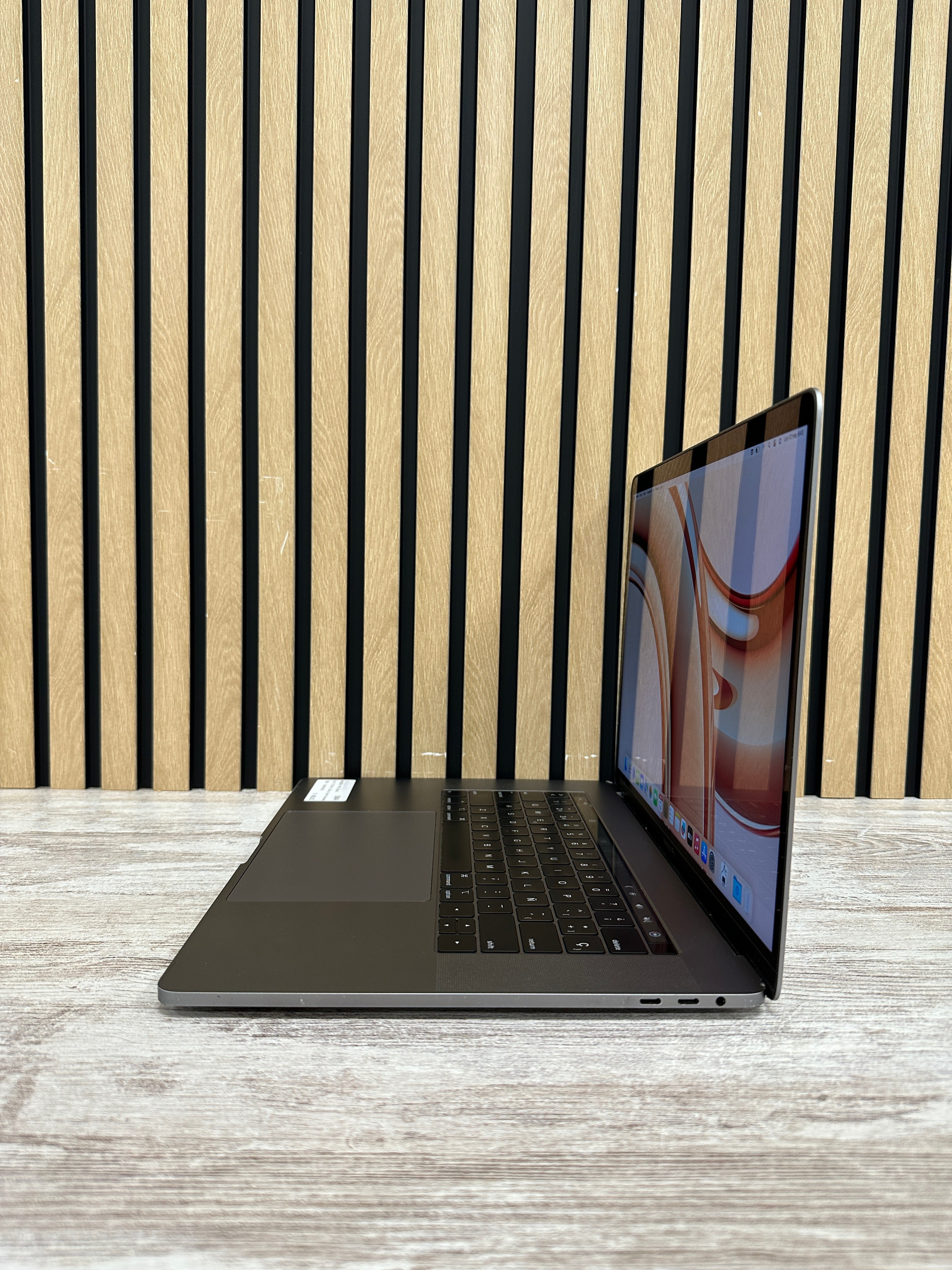 MacBook Pro 15" 2018 i7 16gb 256gb SSD