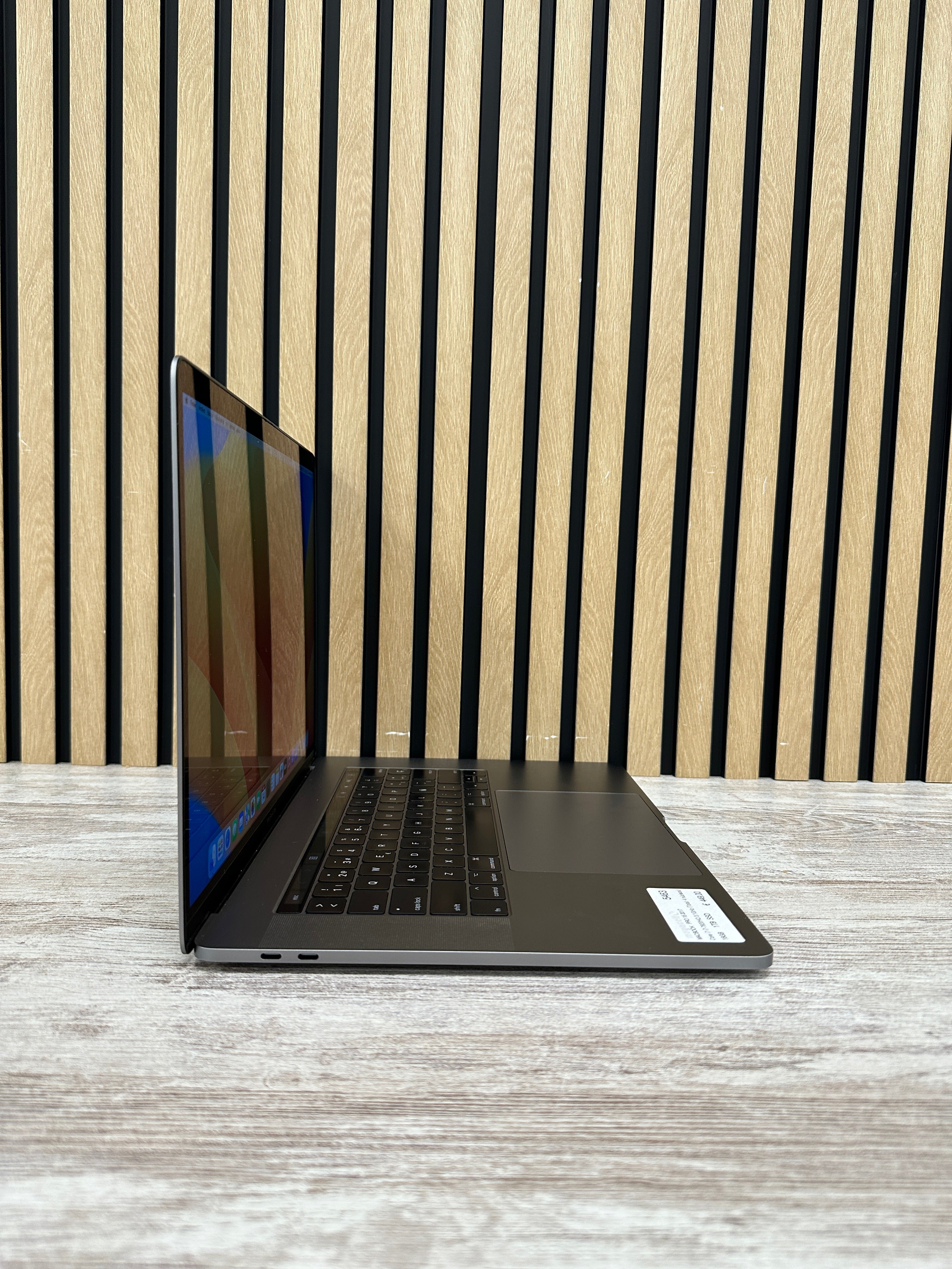 MacBook Pro 15" 2017 i7 16gb 1tb SSD - Moyacell