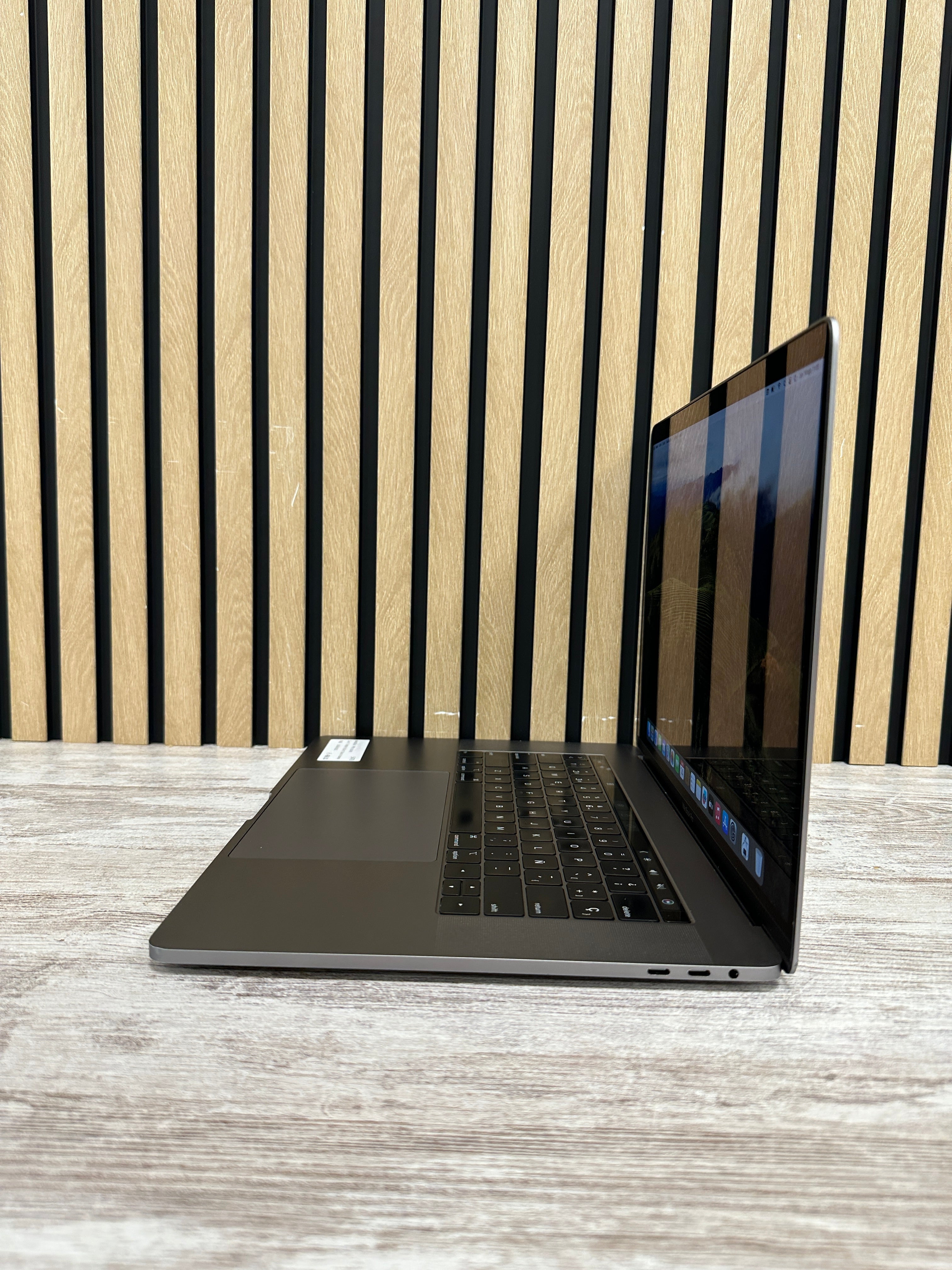 MacBook Pro 15" 2018 i7 16gb 500gb SSD