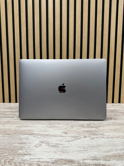 MacBook Pro 15" 2017 i7 16gb 512gb SSD