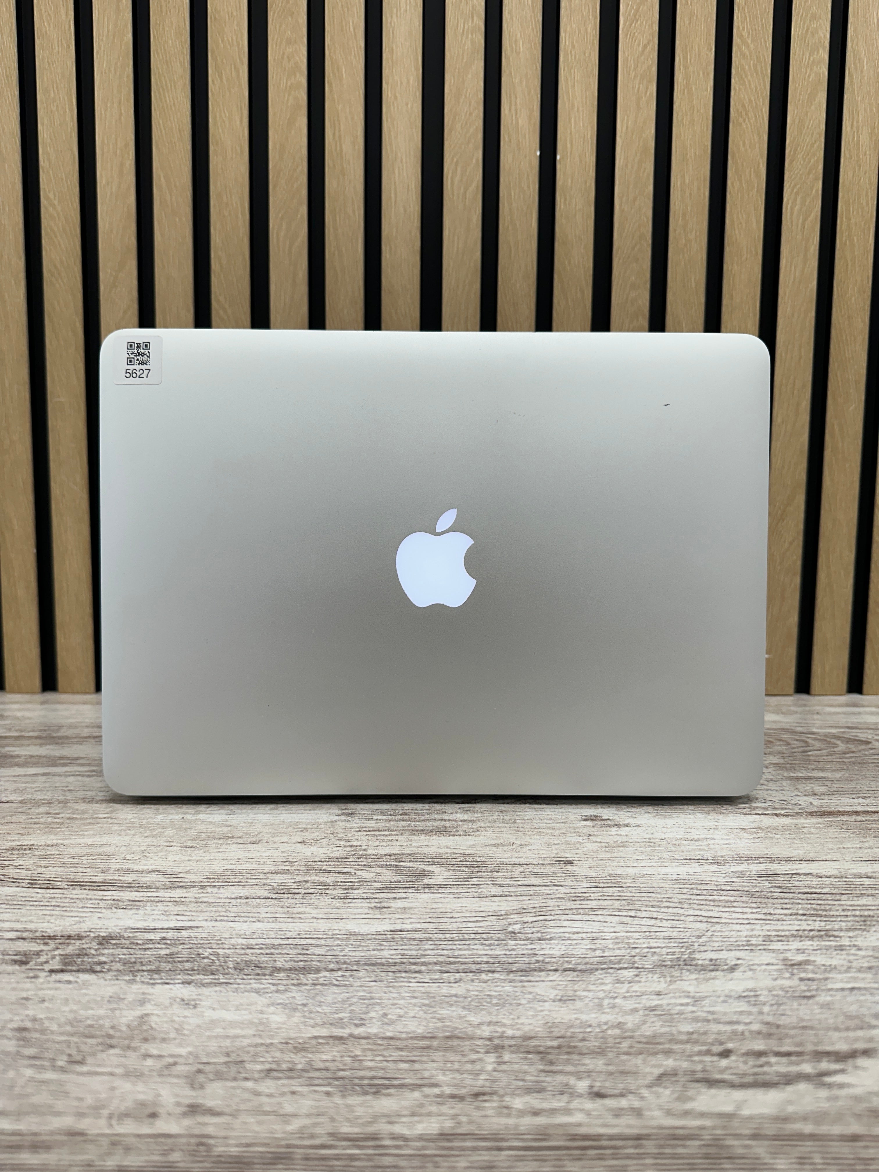MacBook Pro 13" 2015 i5 8gb 256gb SSD