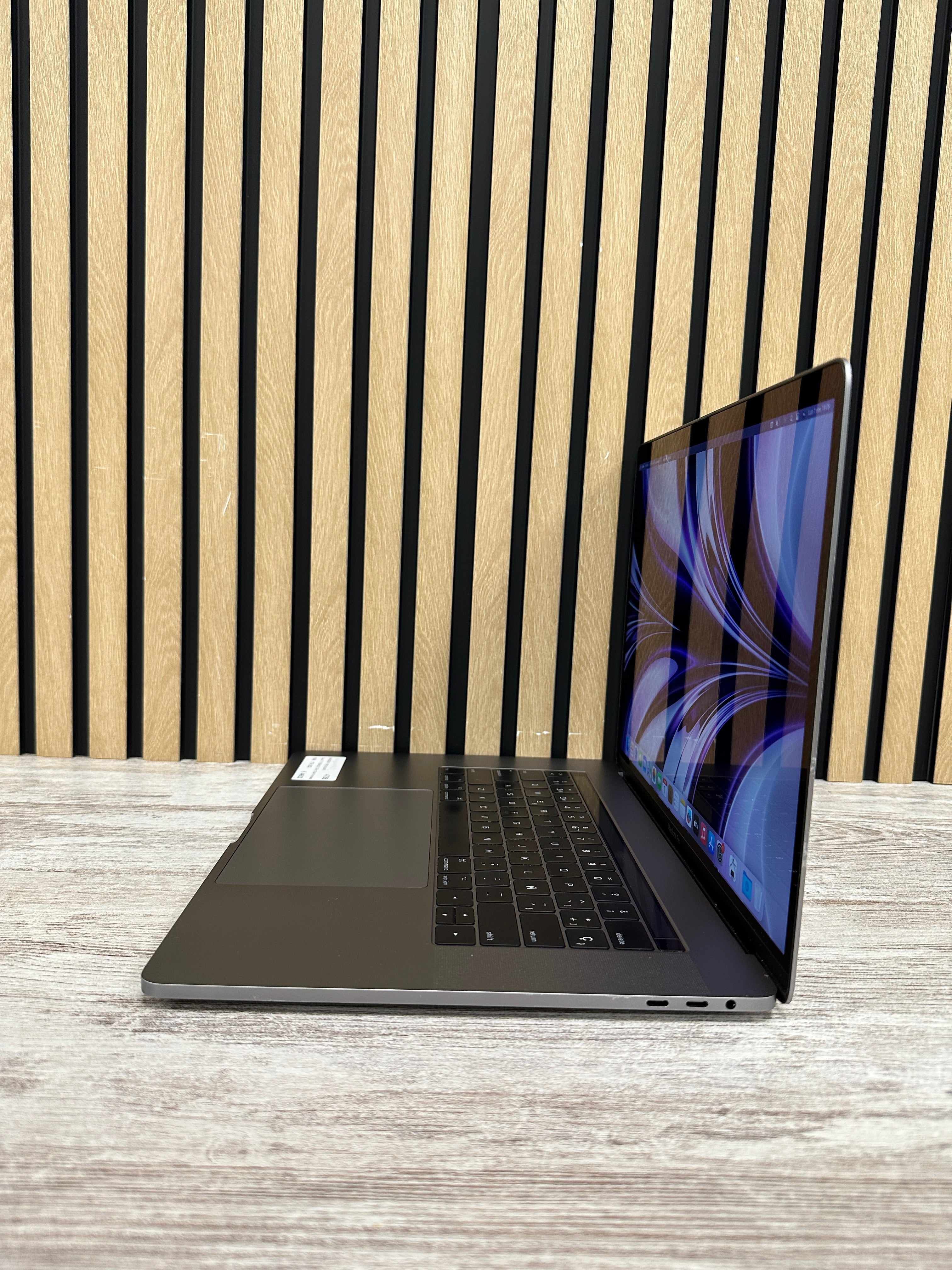 MacBook Pro 15" 2017 i7 16gb 1tb SSD