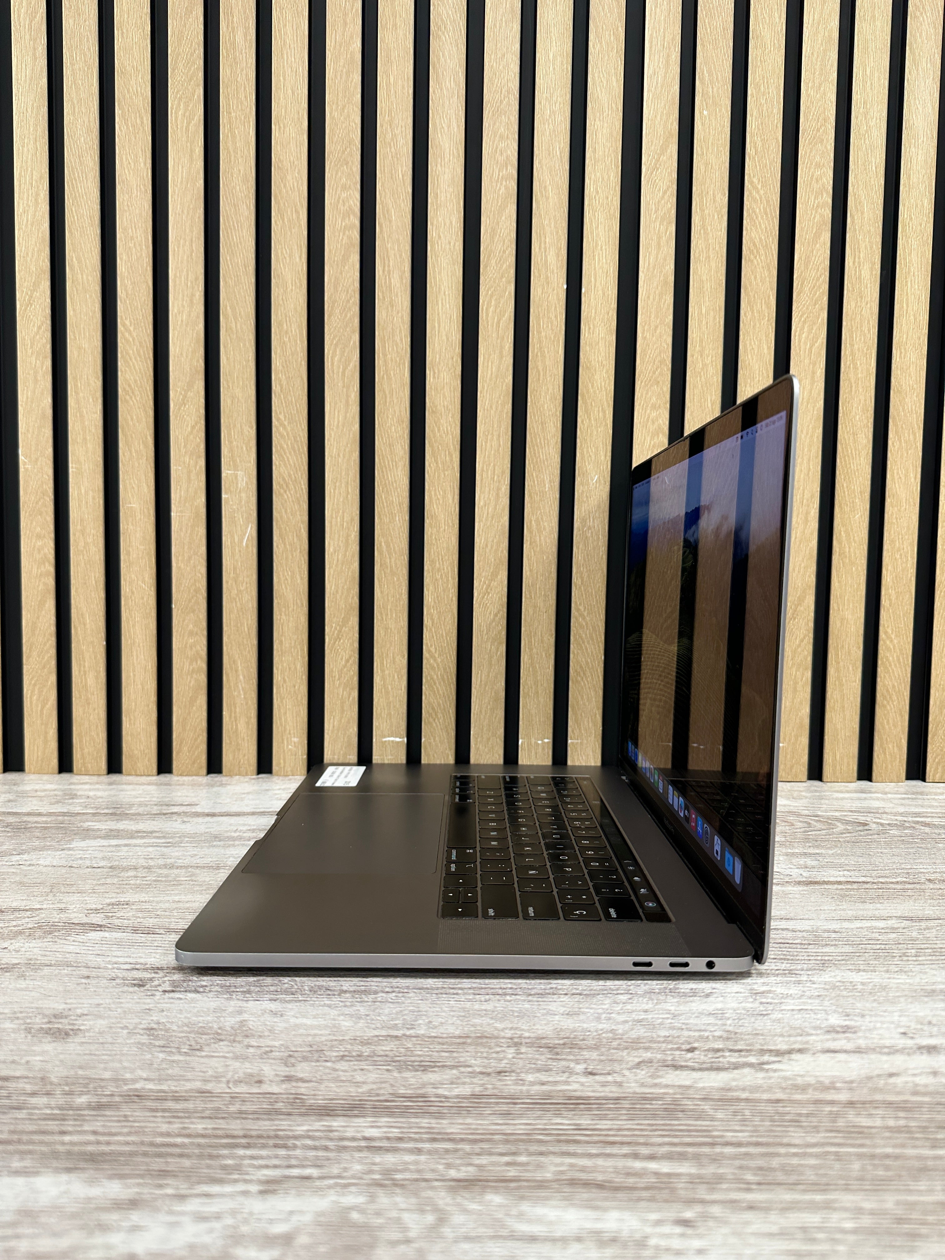 MacBook Pro 15" 2018 i9 32gb 500gb SSD