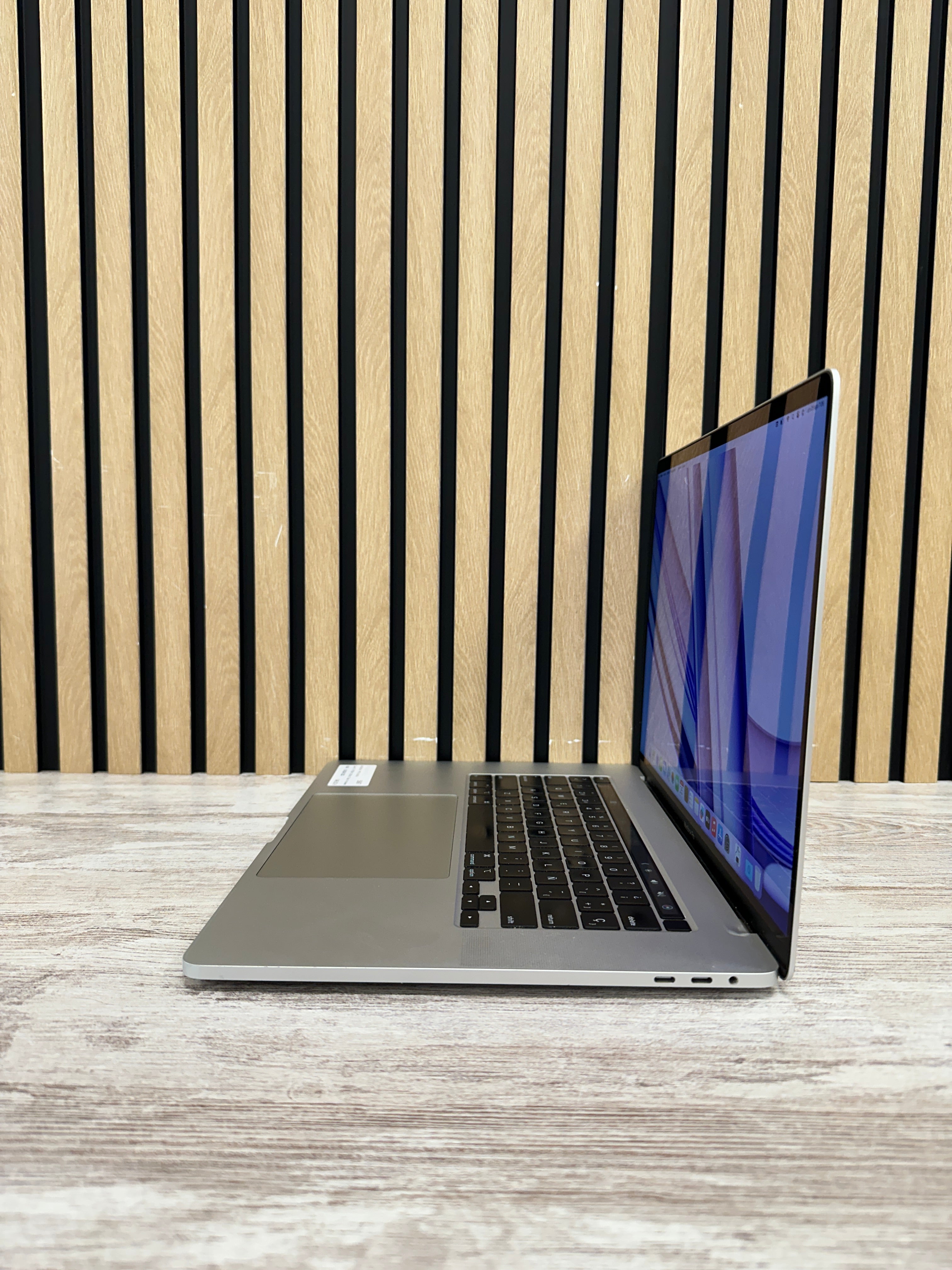 MacBook Pro 16" 2019 i7 16gb 500gb SSD