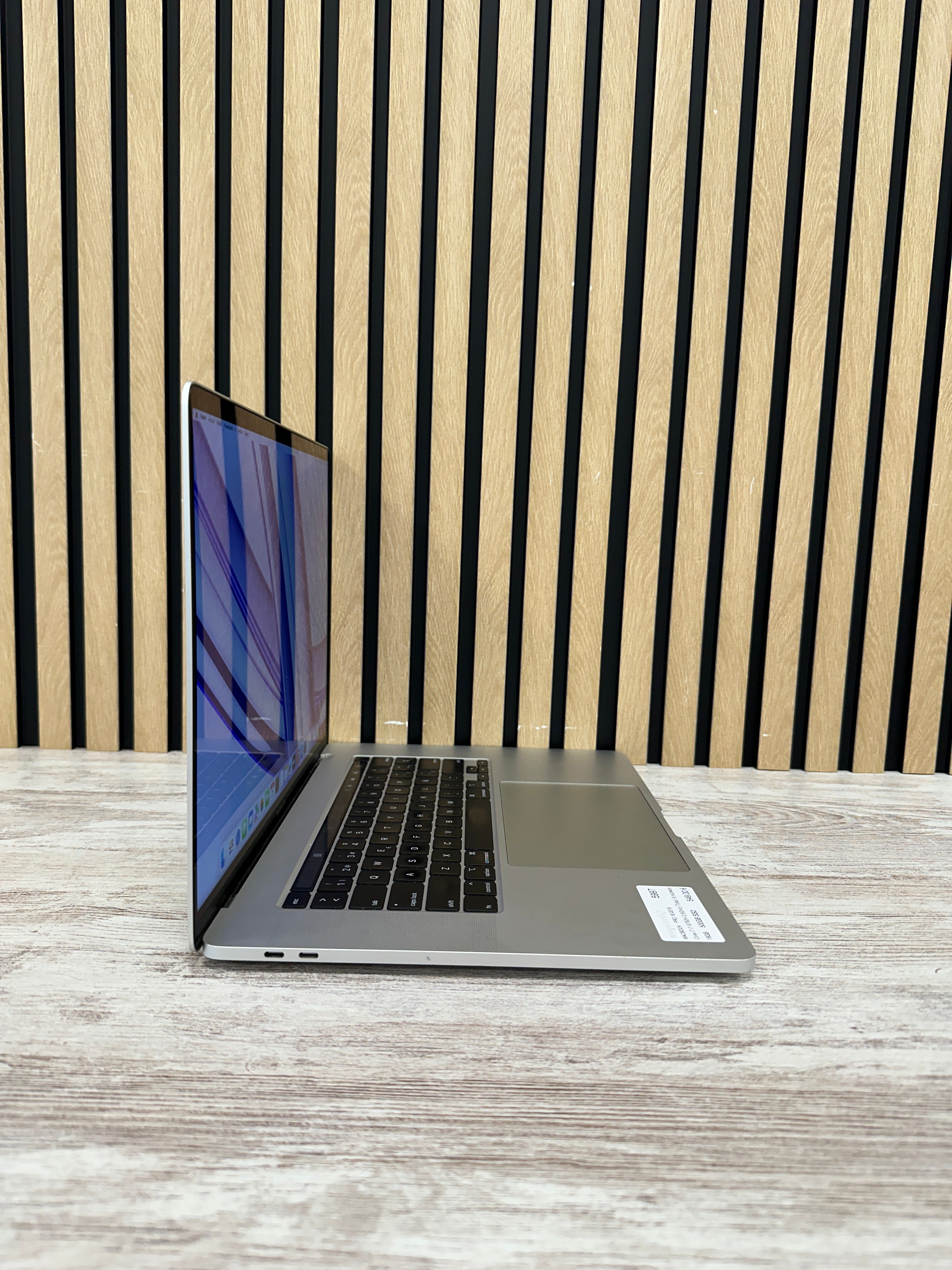 MacBook Pro 16" 2019 i7 16gb 500gb SSD