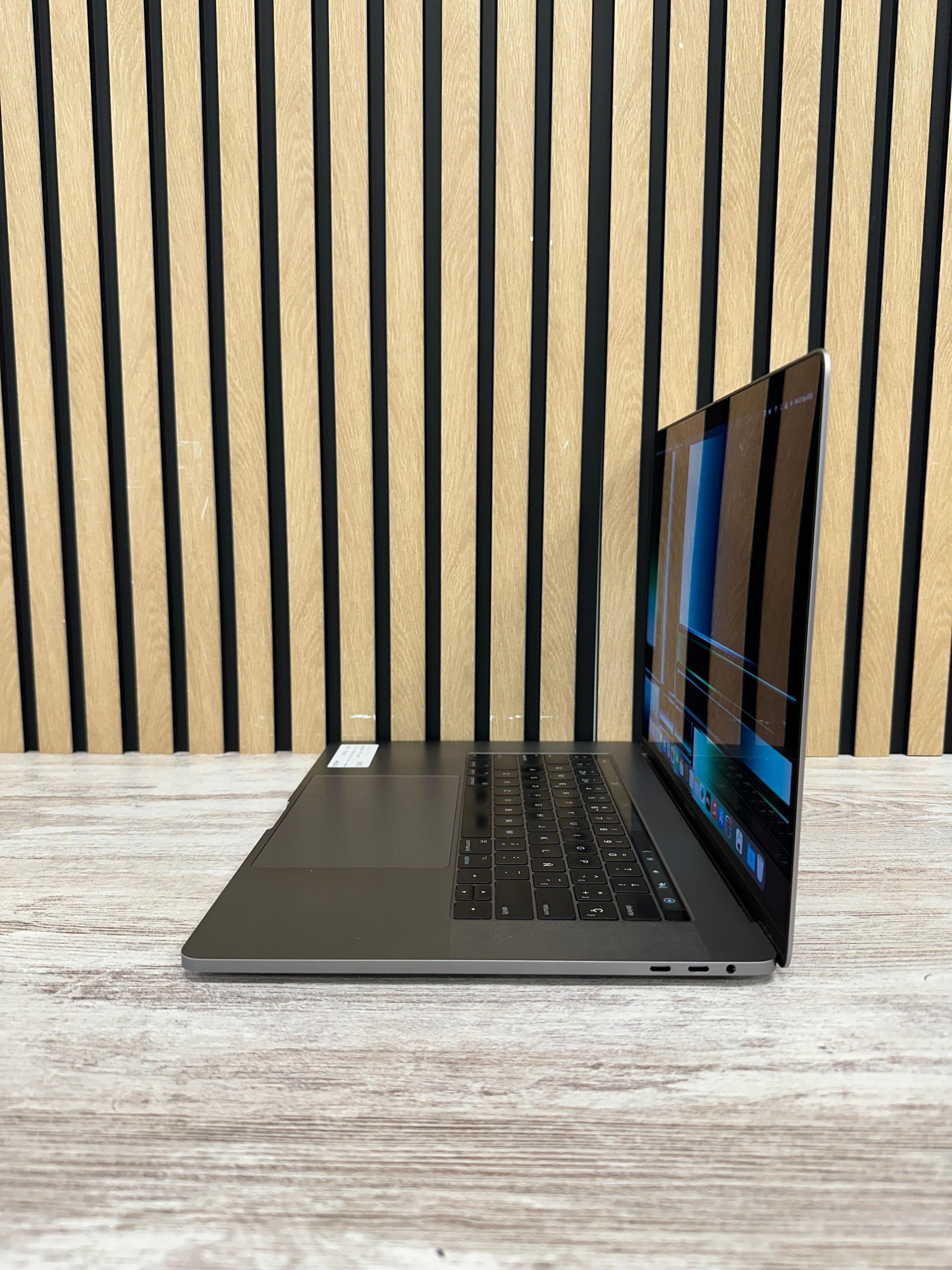 MacBook Pro 15" 2017 i7 16gb 1tb SSD