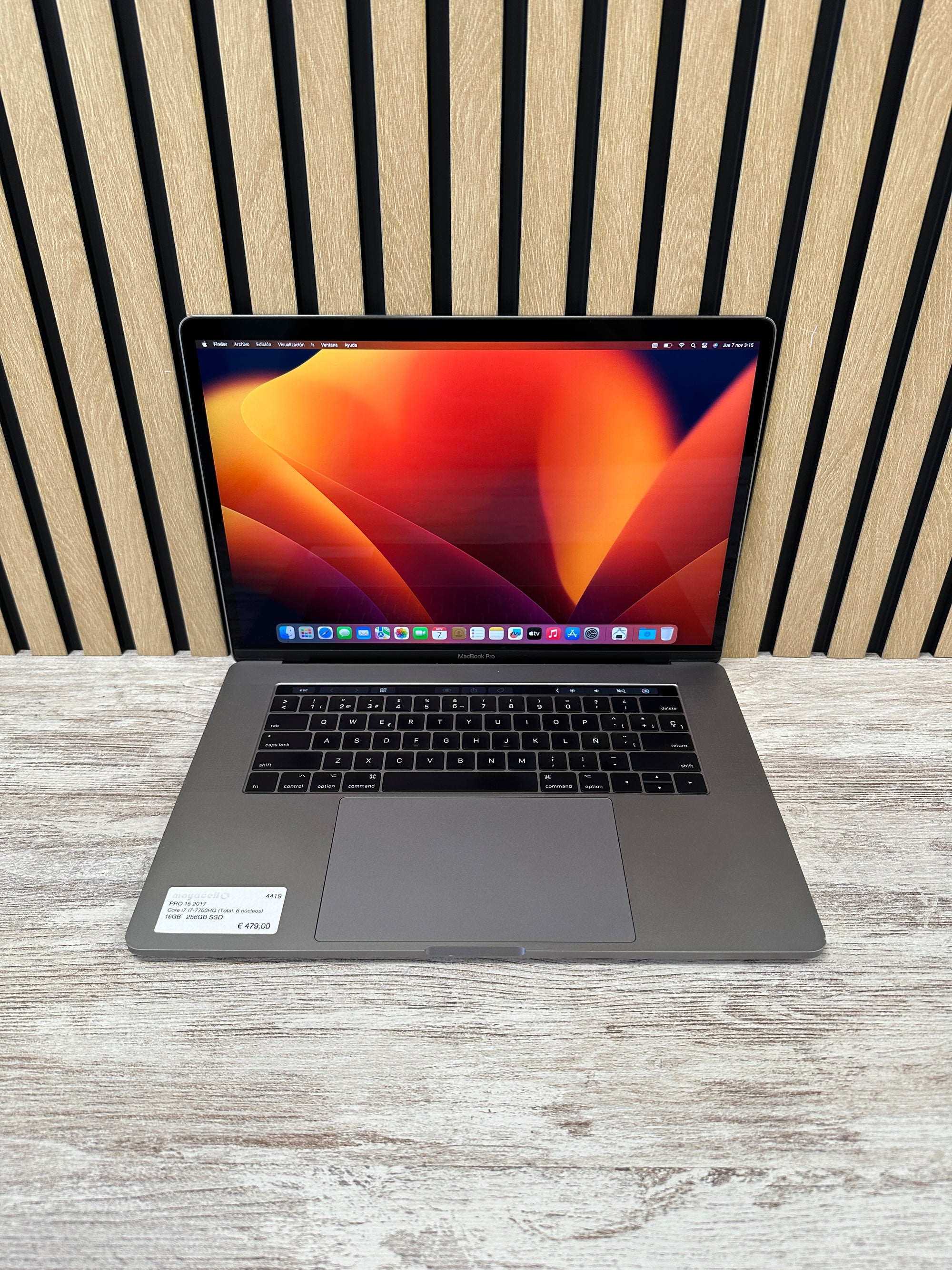 MacBook Pro 15" 2017 i7 16gb 256gb SSD