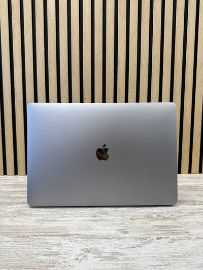 MacBook Pro 15" 2017 i7 16gb 256gb SSD