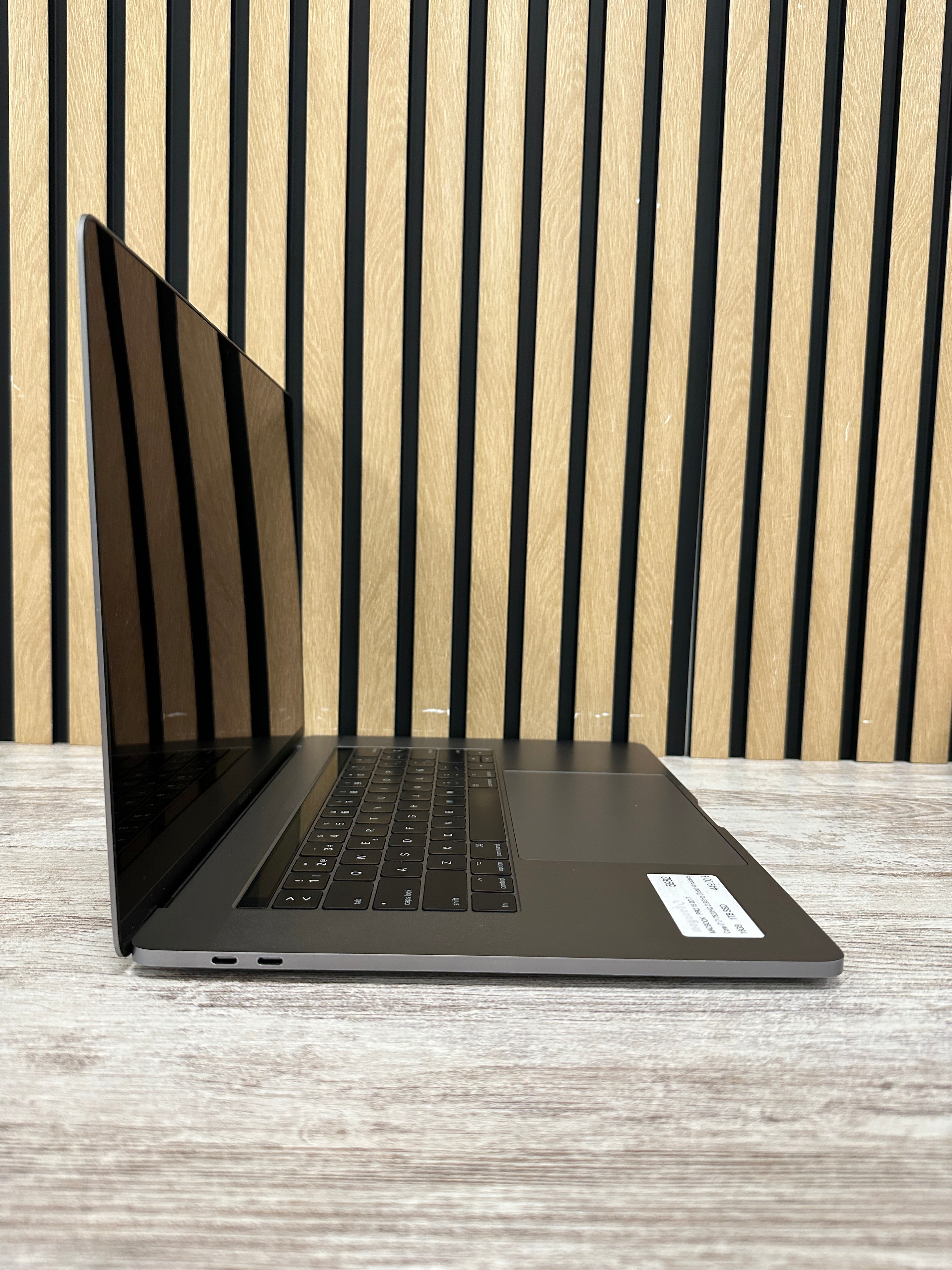 MacBook Pro 15" 2017 i7 16gb 1tb SSD