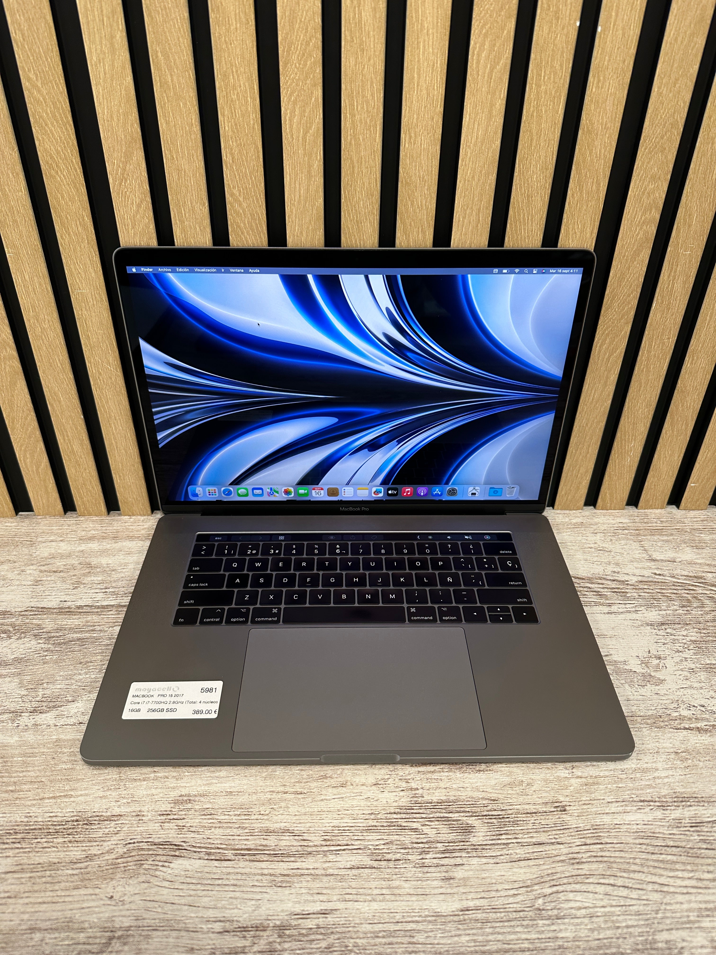 MacBook Pro 15" 2017 i7 16gb 256gb SSD
