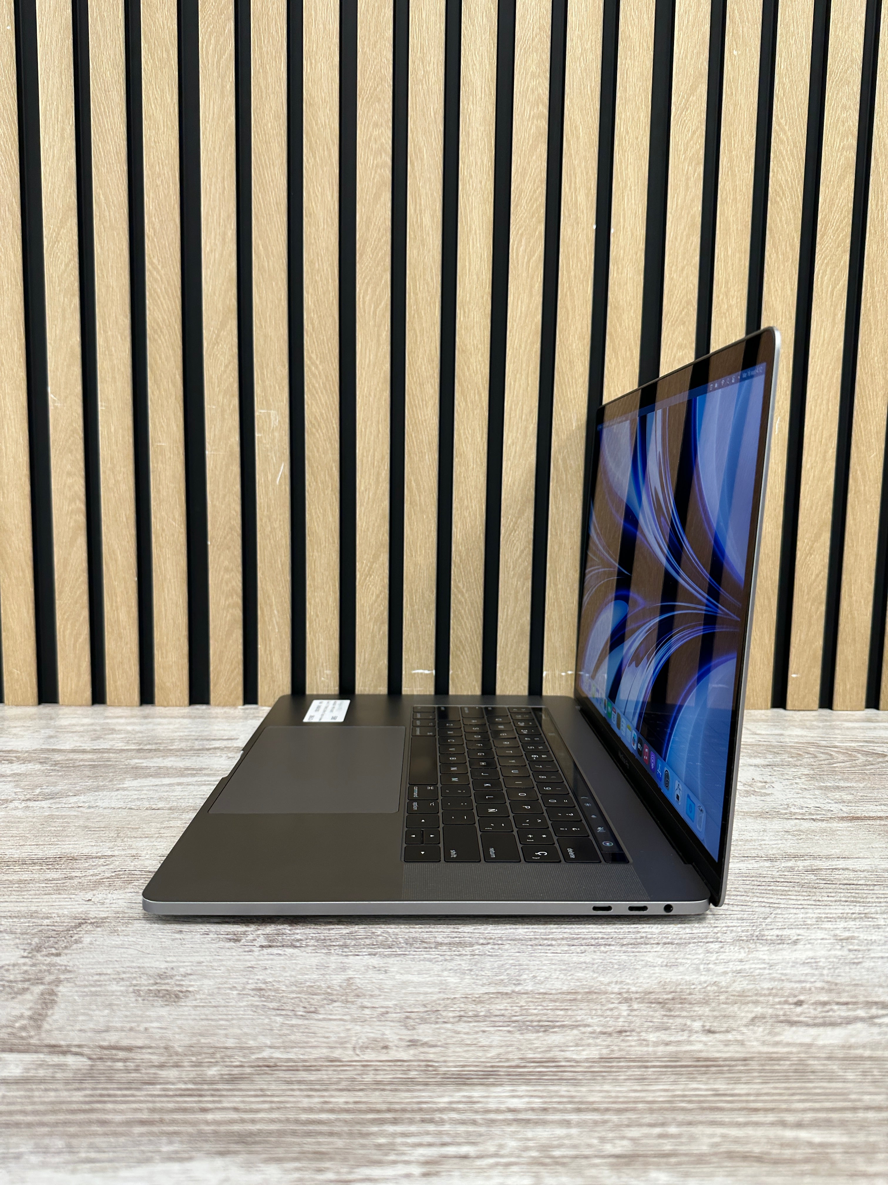 MacBook Pro 15" 2017 i7 16gb 256gb SSD