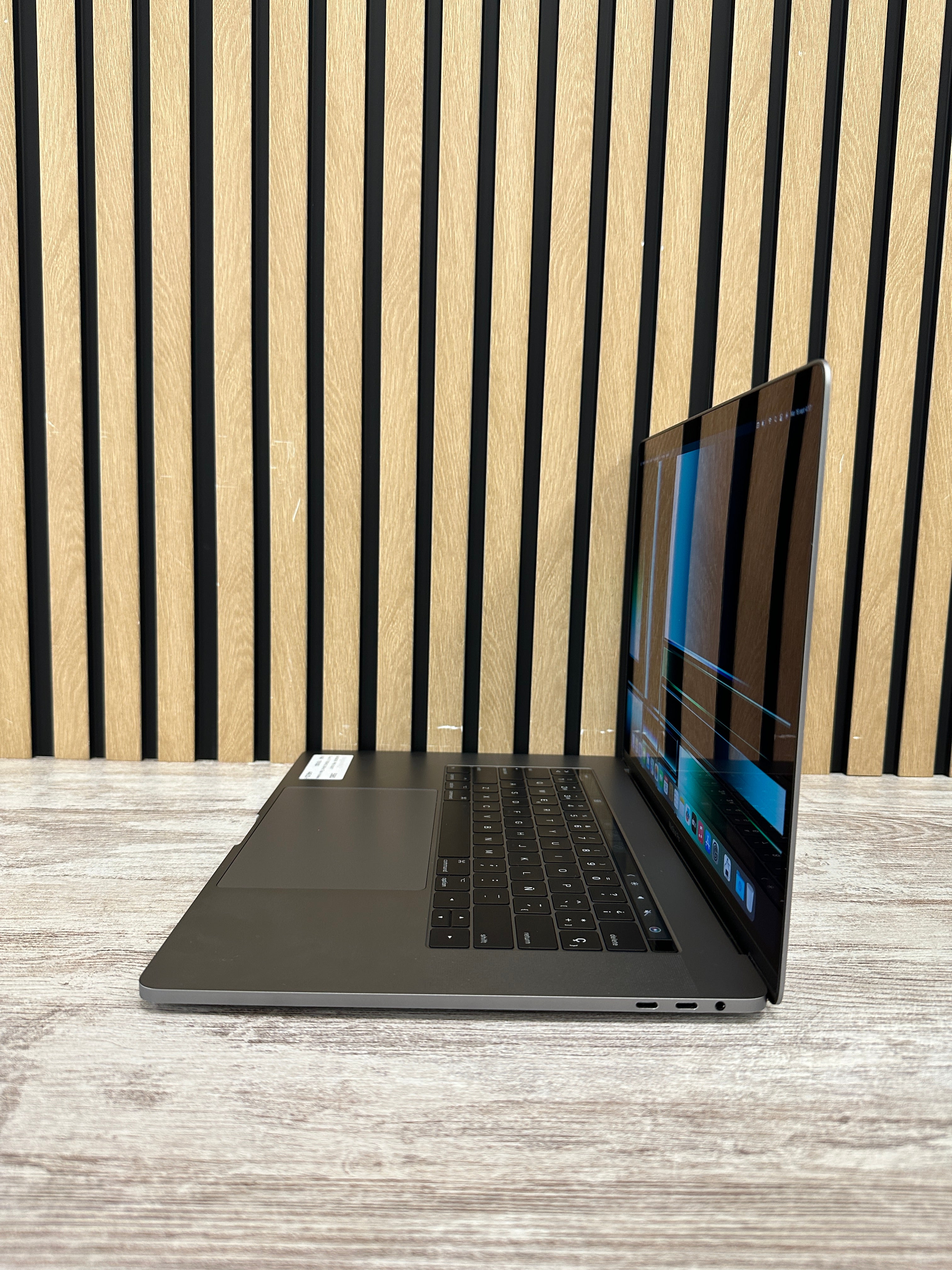 MacBook Pro 15" 2017 i7 16gb 1tb SSD