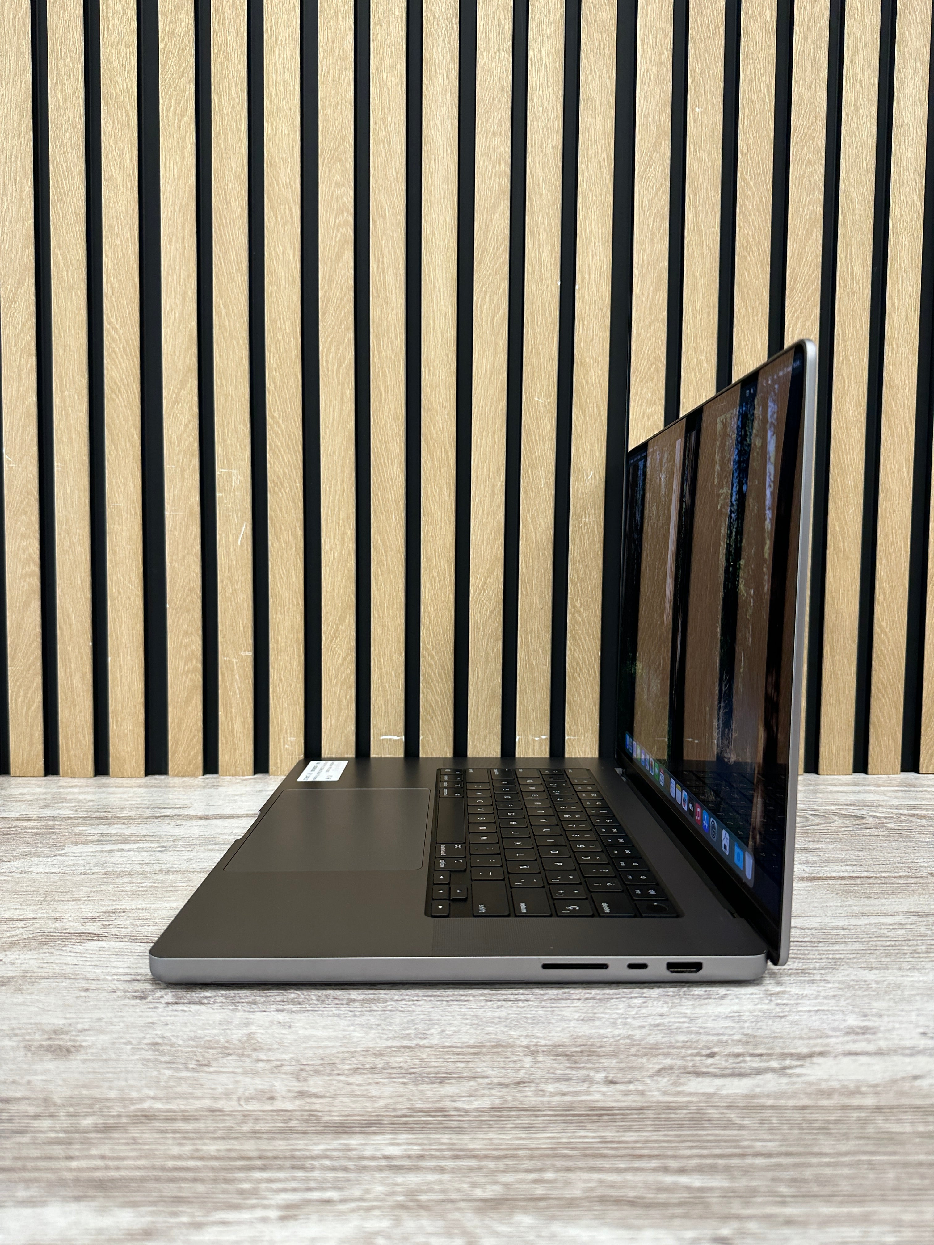 MacBook Pro 16" 2021 M1 PRO 16gb 500gb SSD