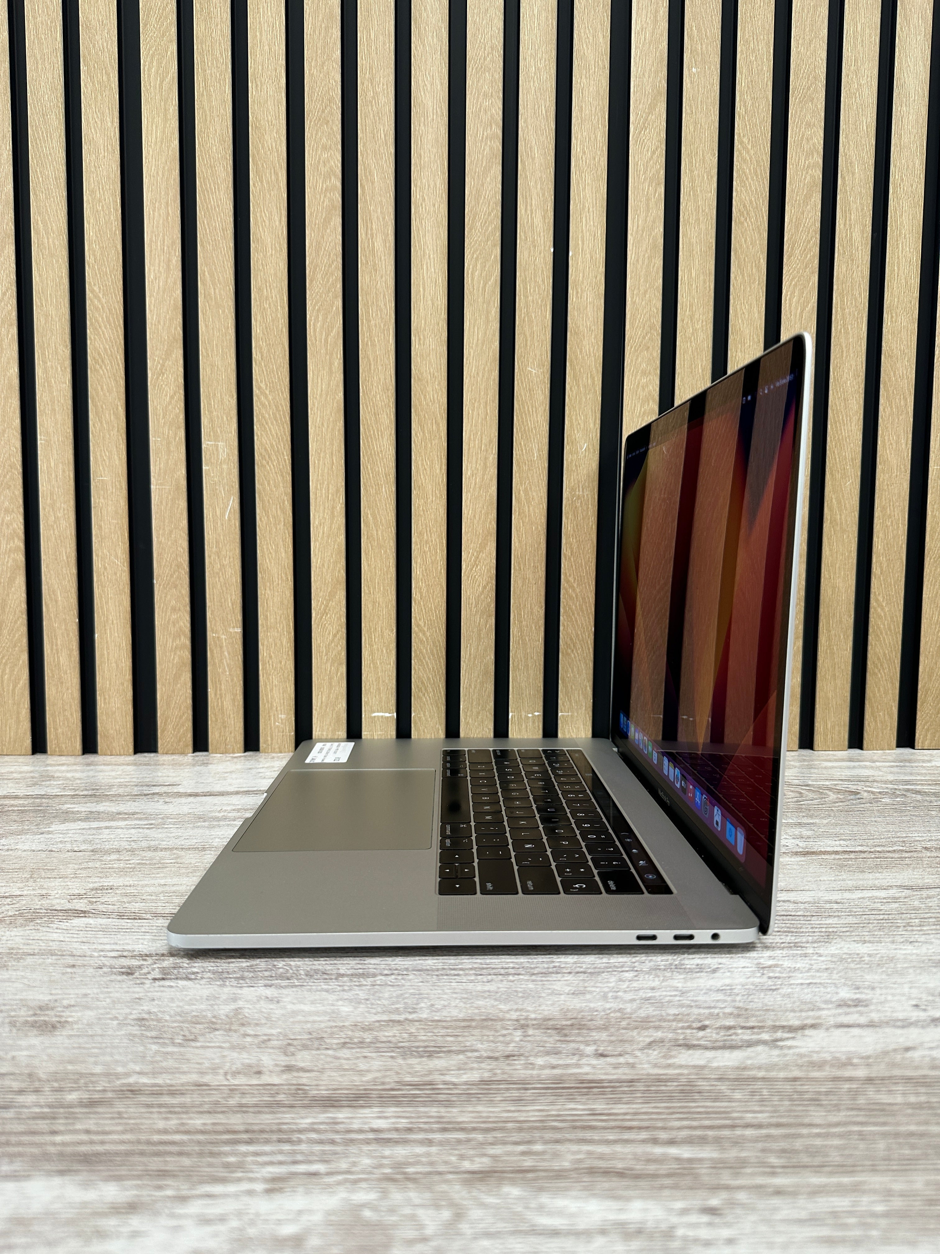 MacBook Pro 15" 2017 i7 16gb 500gb SSD