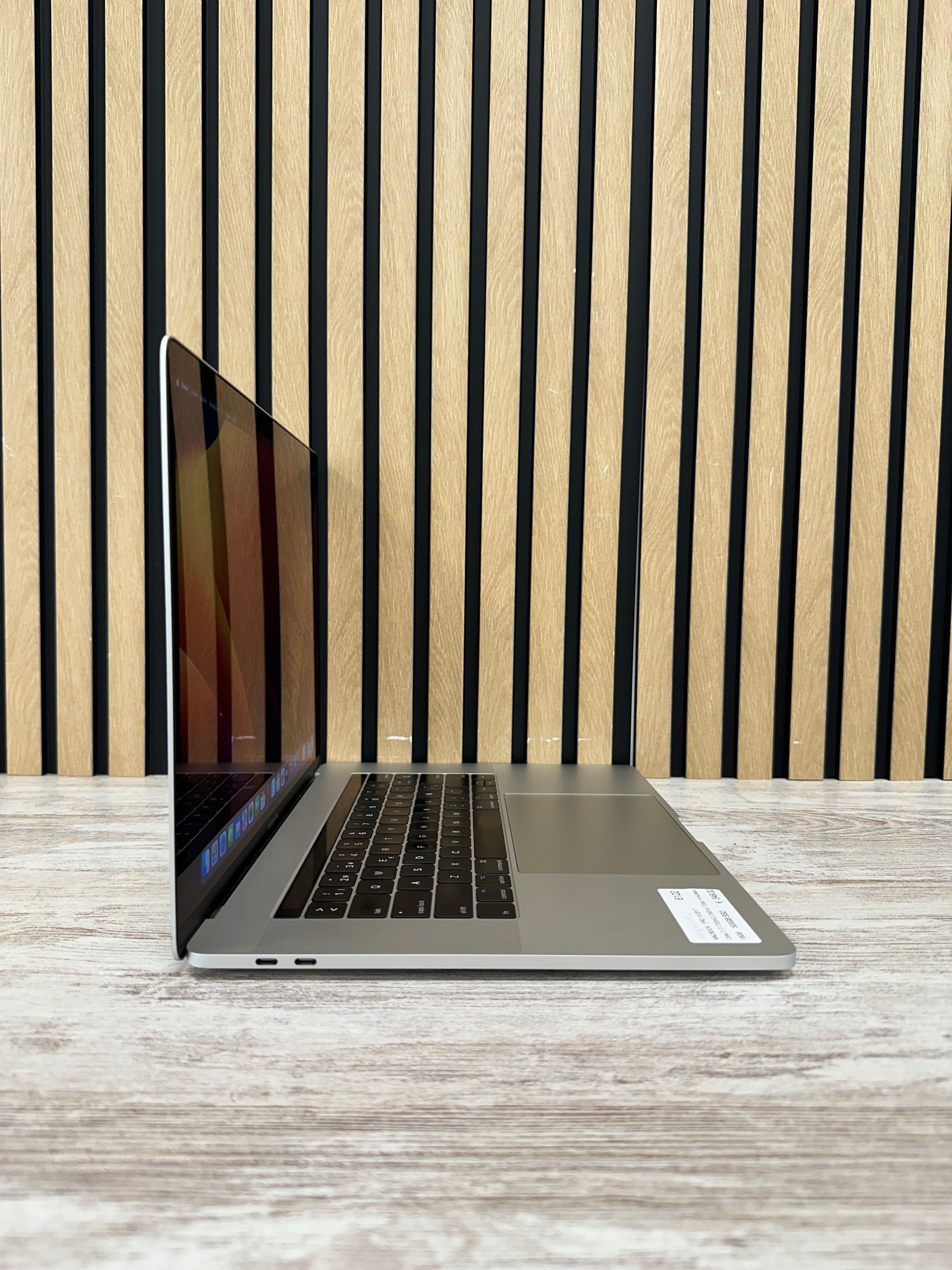 MacBook Pro 15" 2017 i7 16gb 500gb SSD