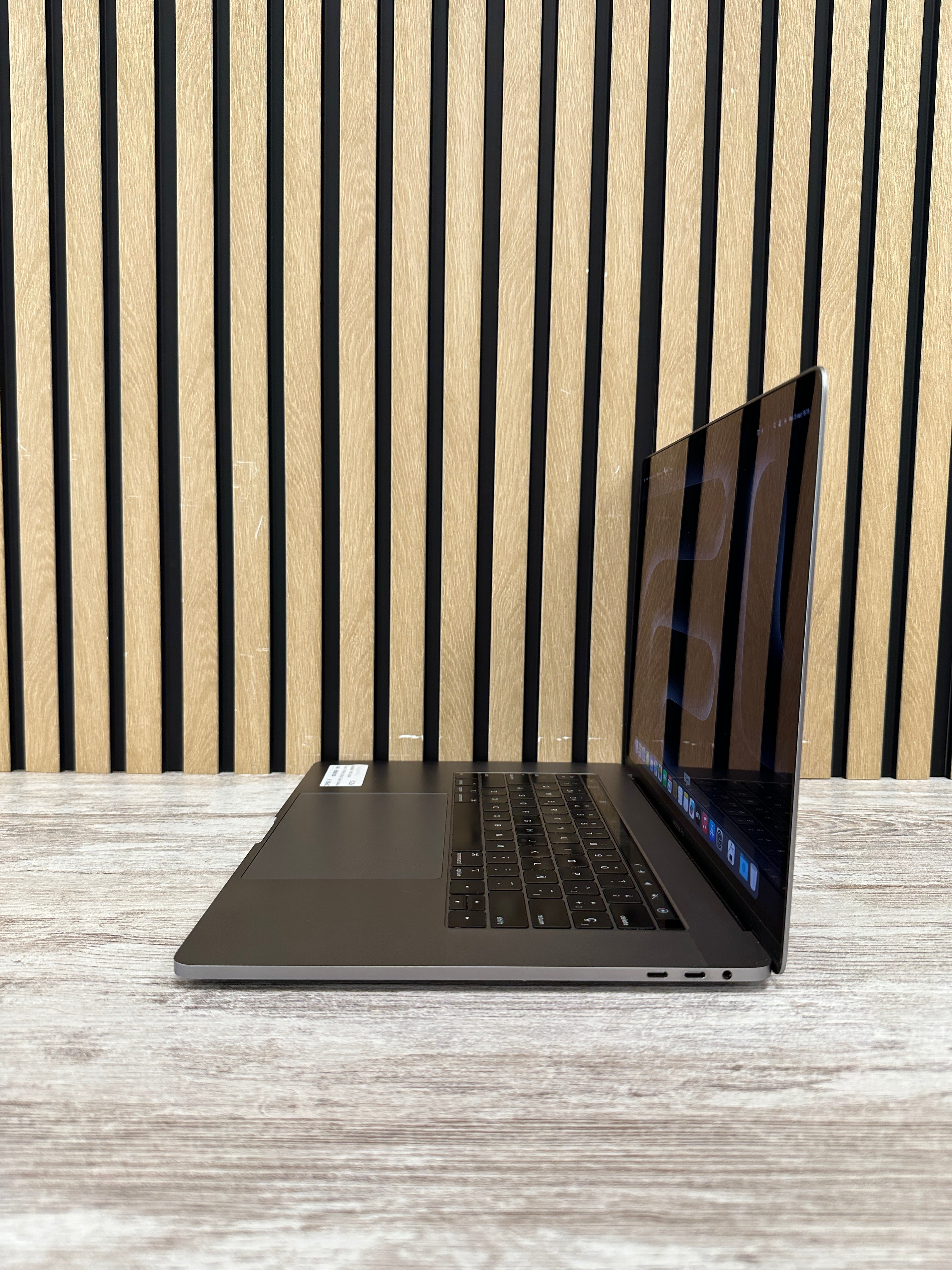 MacBook Pro 15" 2018 i7 16gb 256gb SSD
