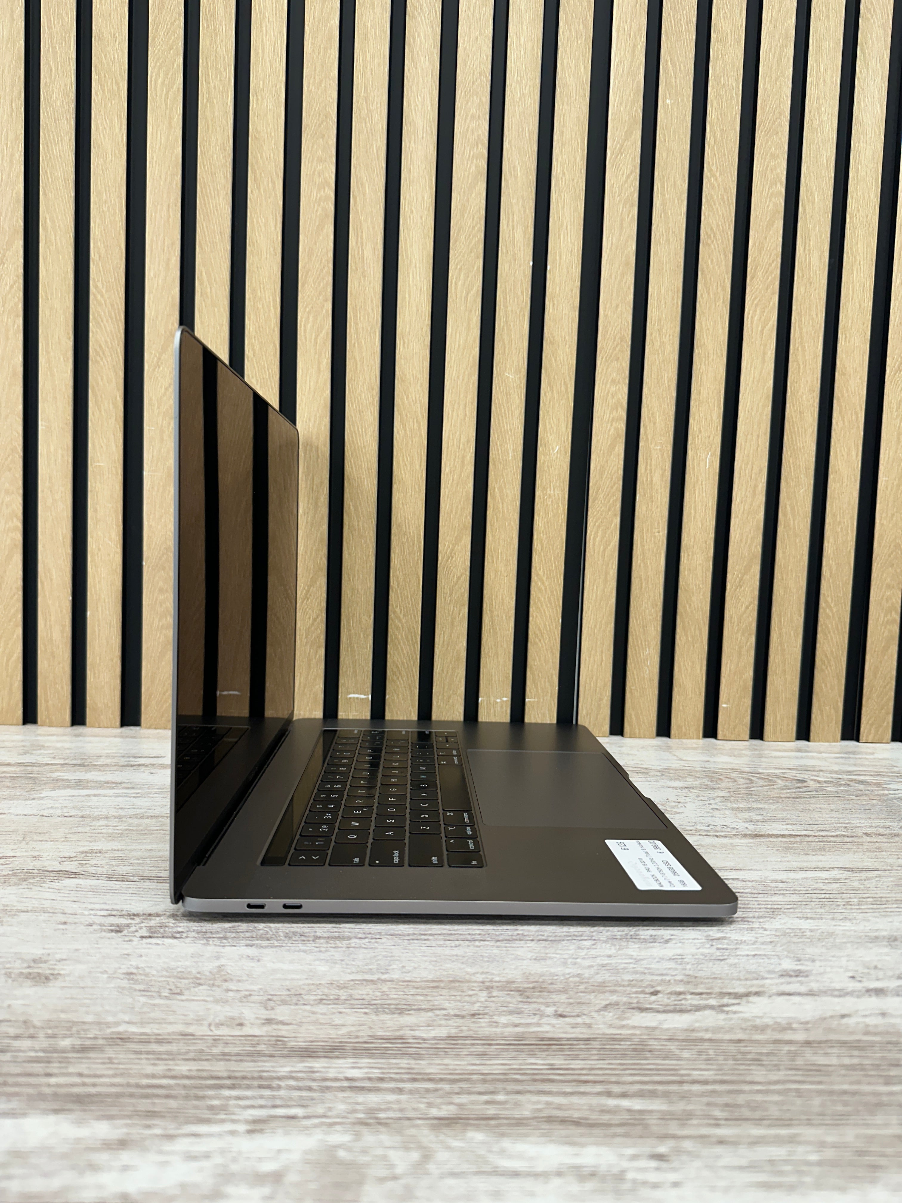 MacBook Pro 15" 2018 i7 16gb 256gb SSD