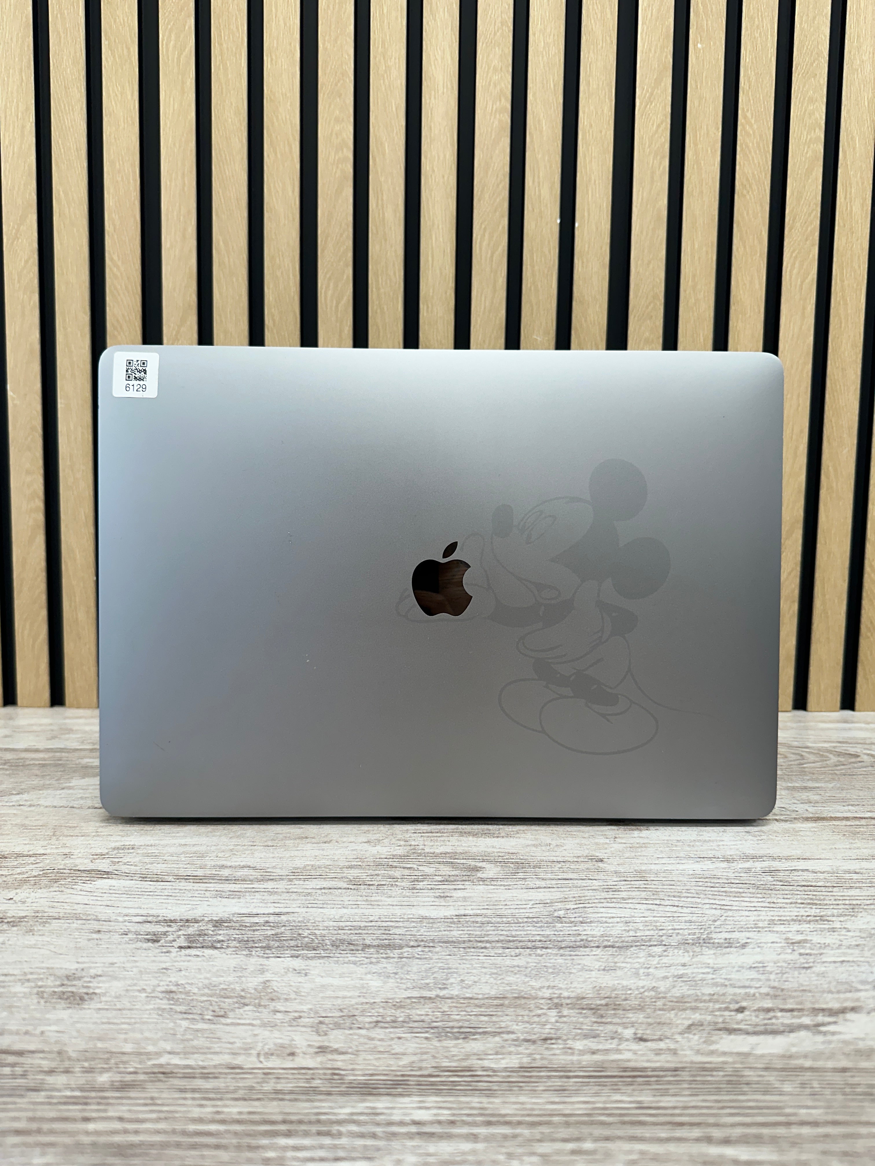 MacBook Pro 15" 2018 i7 16gb 256gb SSD