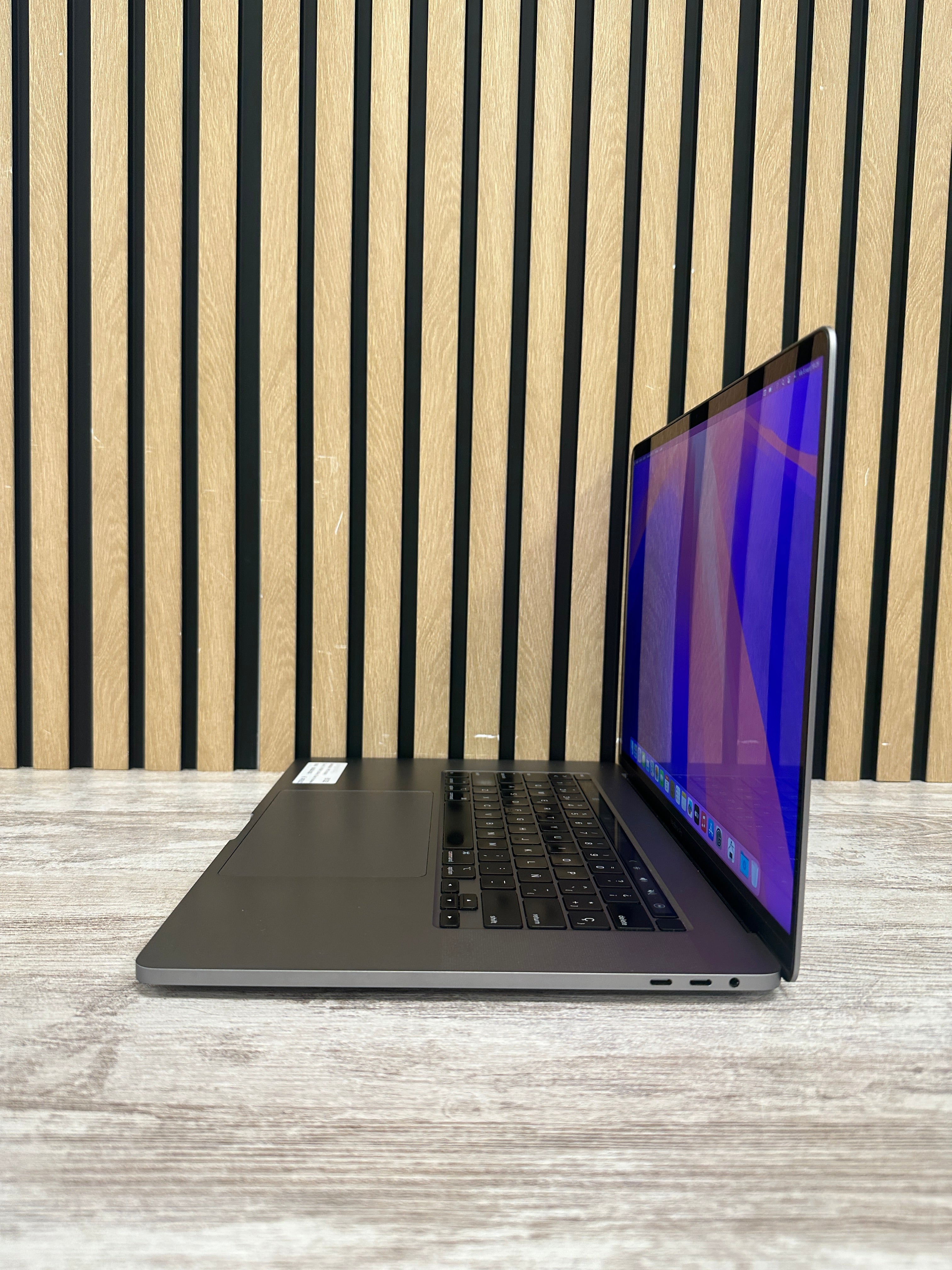 MacBook Pro 16" 2019 i7 16gb 500gb SSD