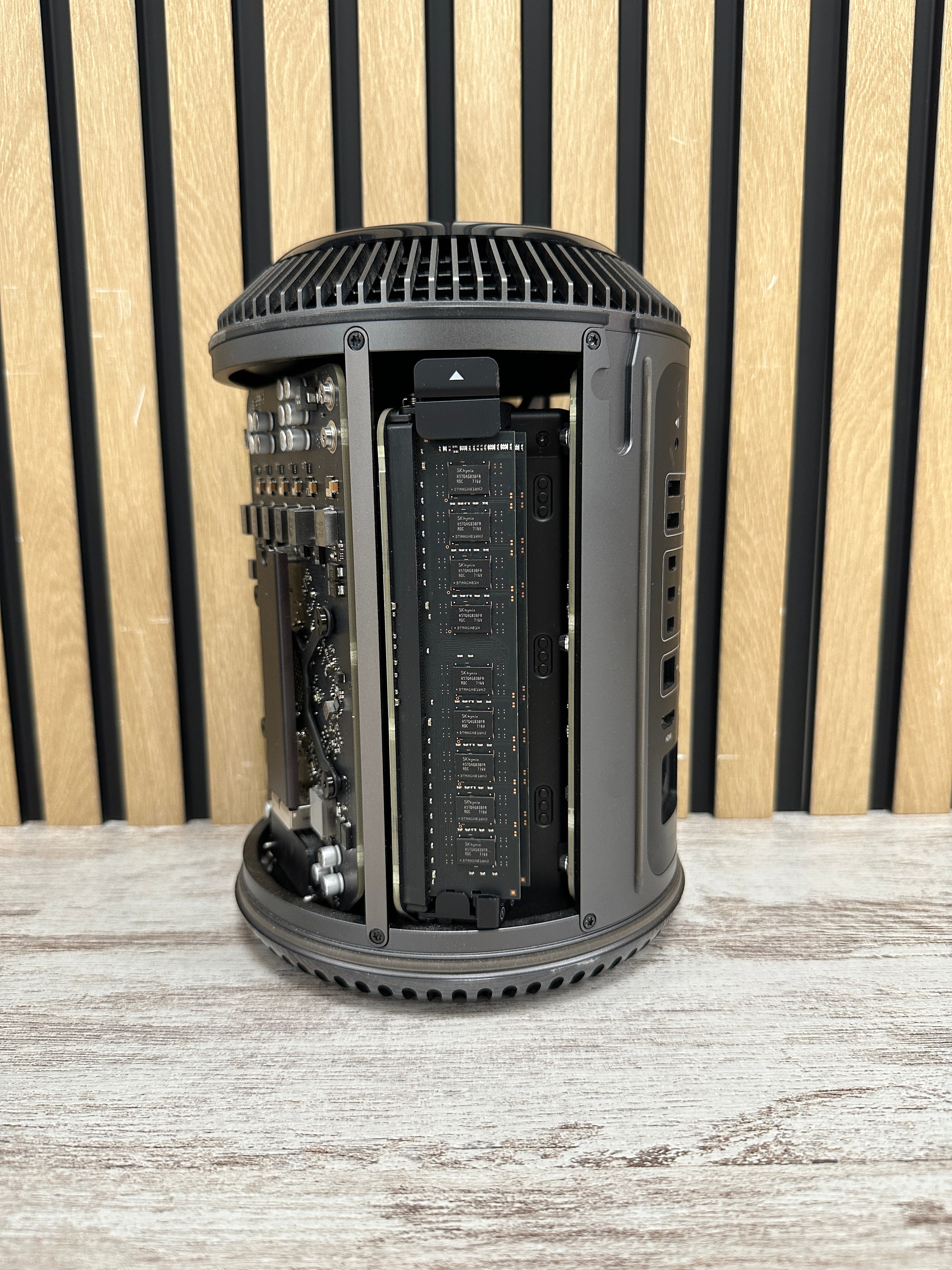 Mac Pro 2013 D700 XEON E5 64gb 500gb SSD