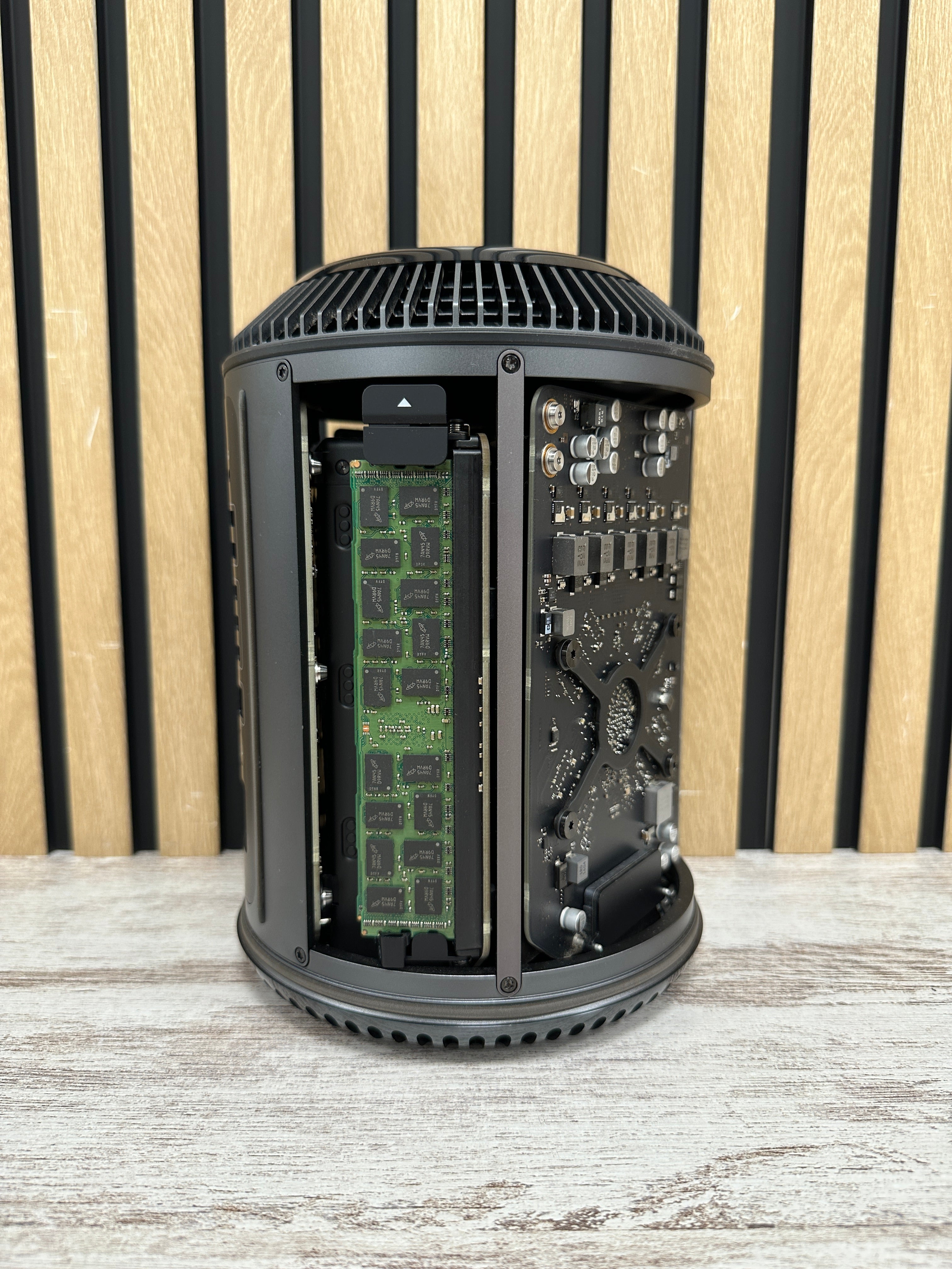 Mac Pro 2013 D300 XEON E5 64gb 1tb SSD