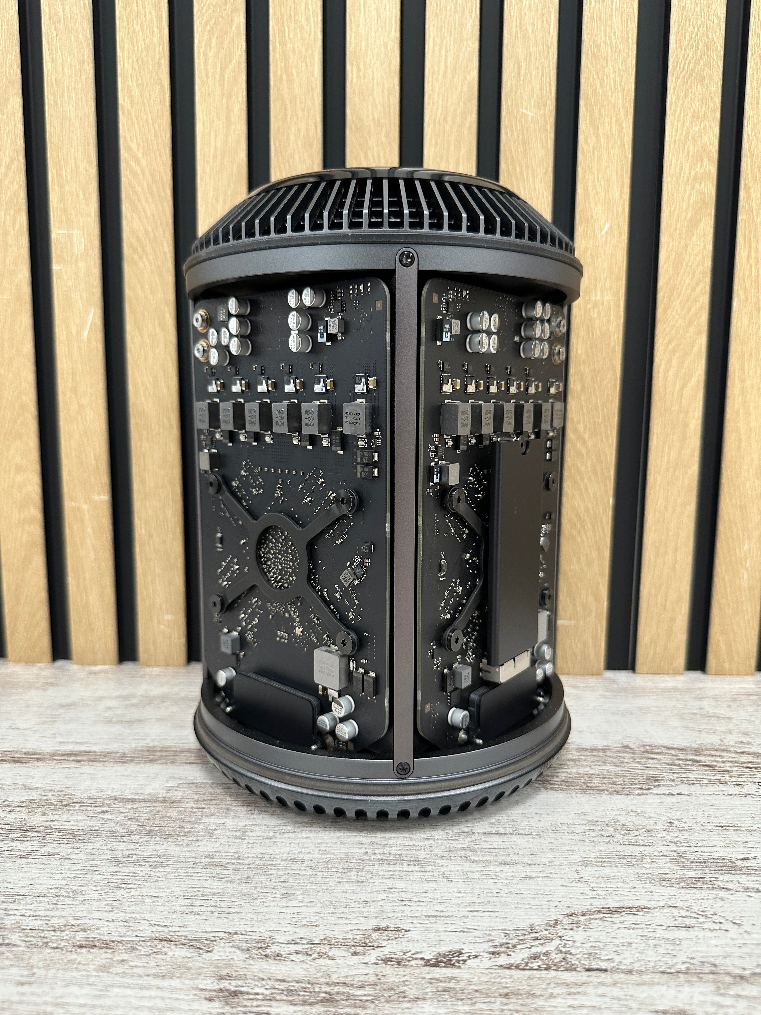 Mac Pro 2013 D300 XEON E5 64gb 1tb SSD